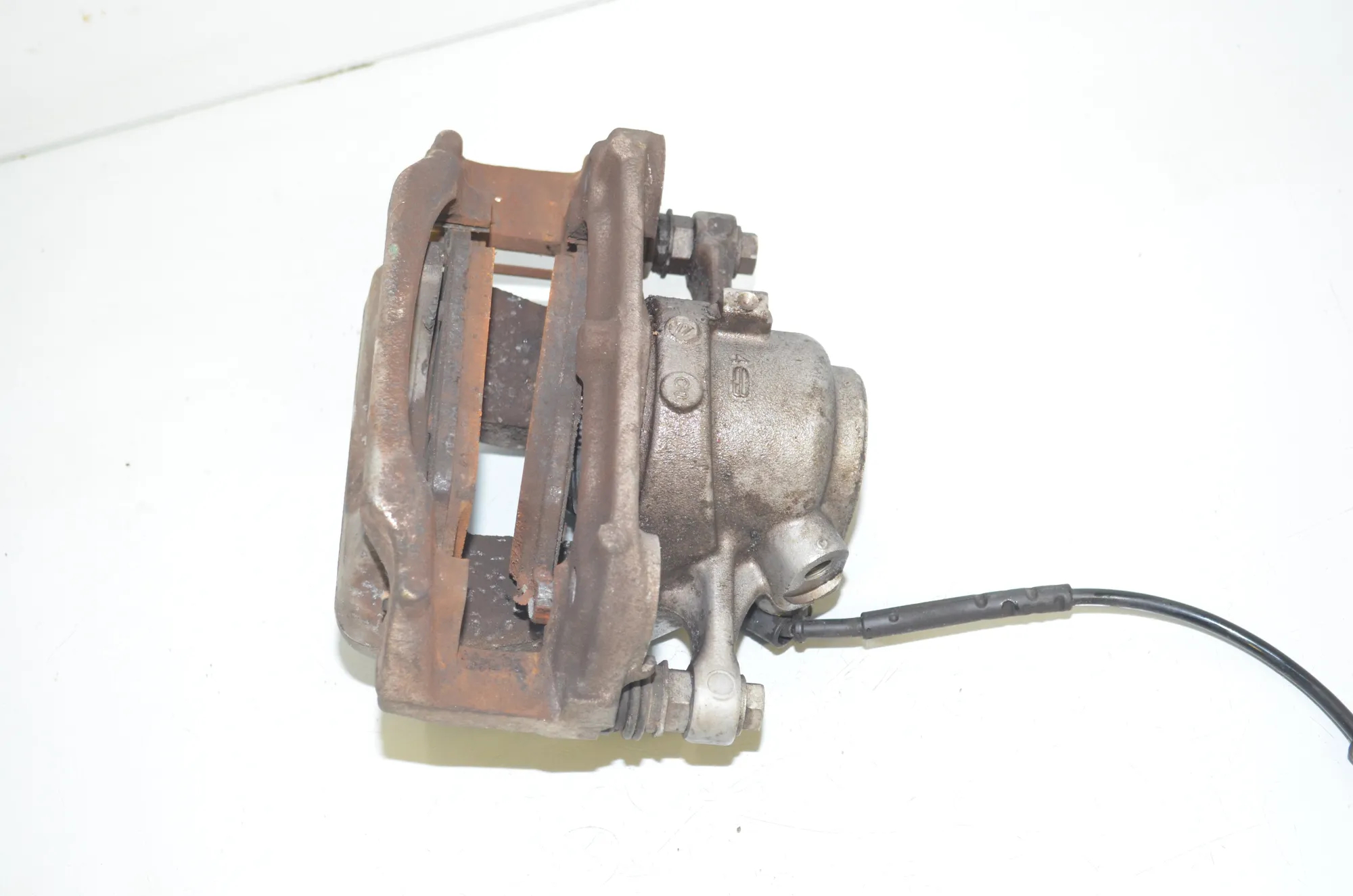 Front Left Brake Caliper – OEM 6860269 · BMW BMW i3 (I01) 2020 – 4