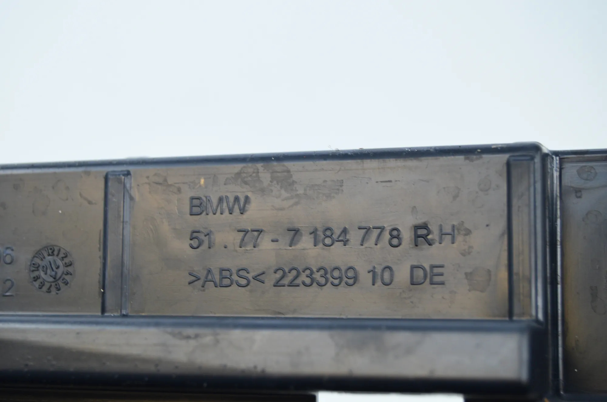 Sideskirt Bracket – OEM 7204022 · BMW 5 Touring (F11) 530 d 2016 – 7