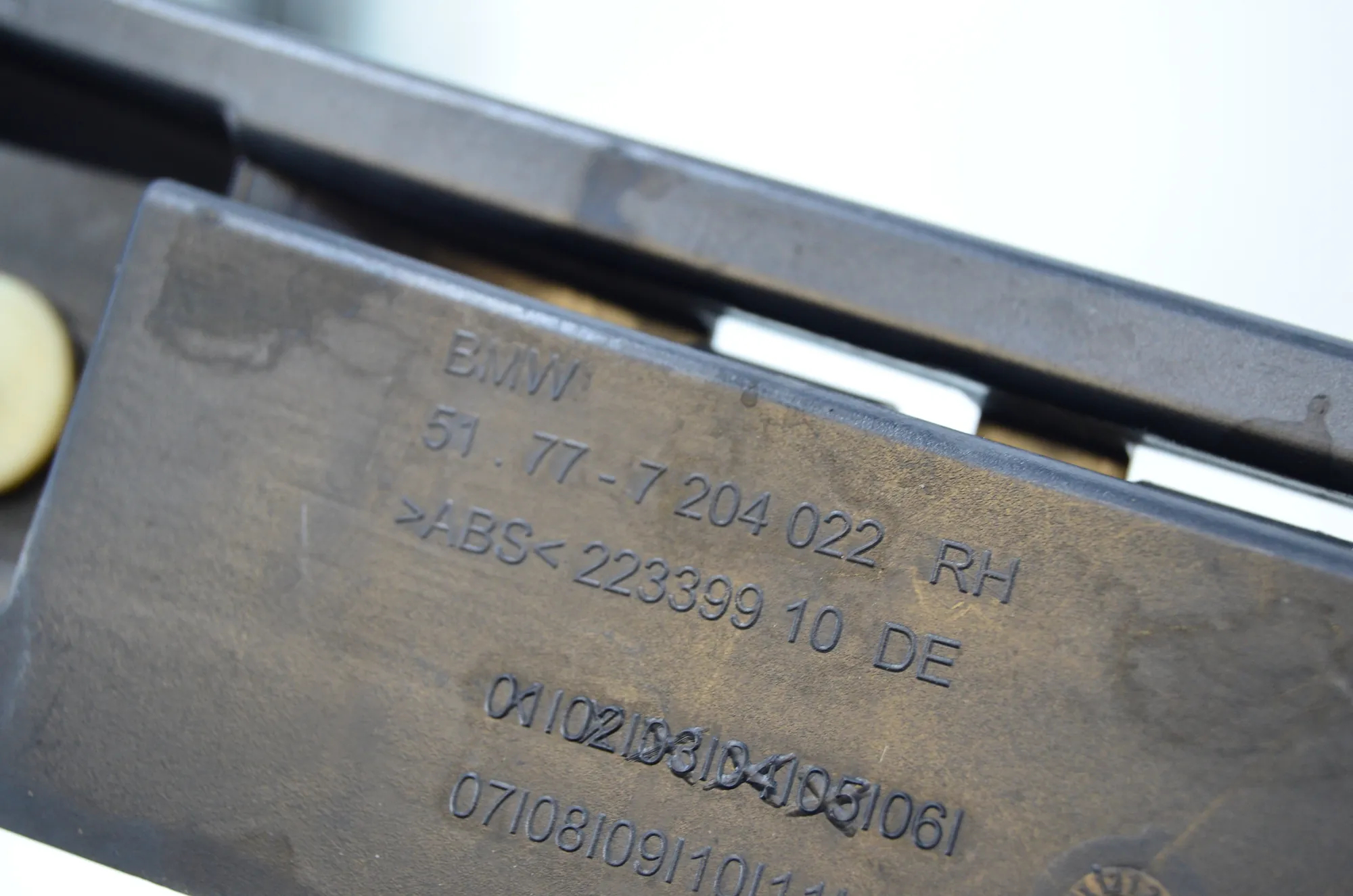 Sideskirt Bracket – OEM 7204022 · BMW 5 Touring (F11) 530 d 2016 – 4