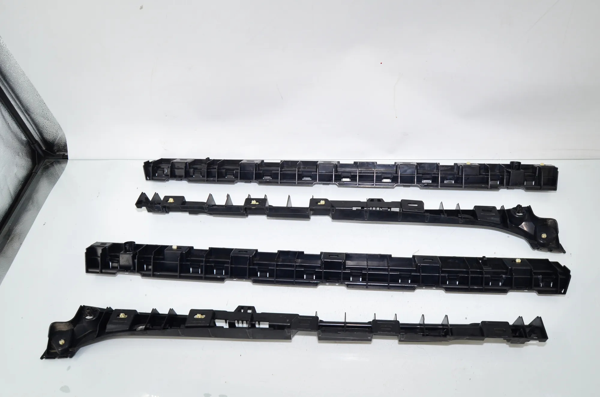 Sideskirt Bracket – OEM 7204022 · BMW 5 Touring (F11) 530 d 2016 – 3