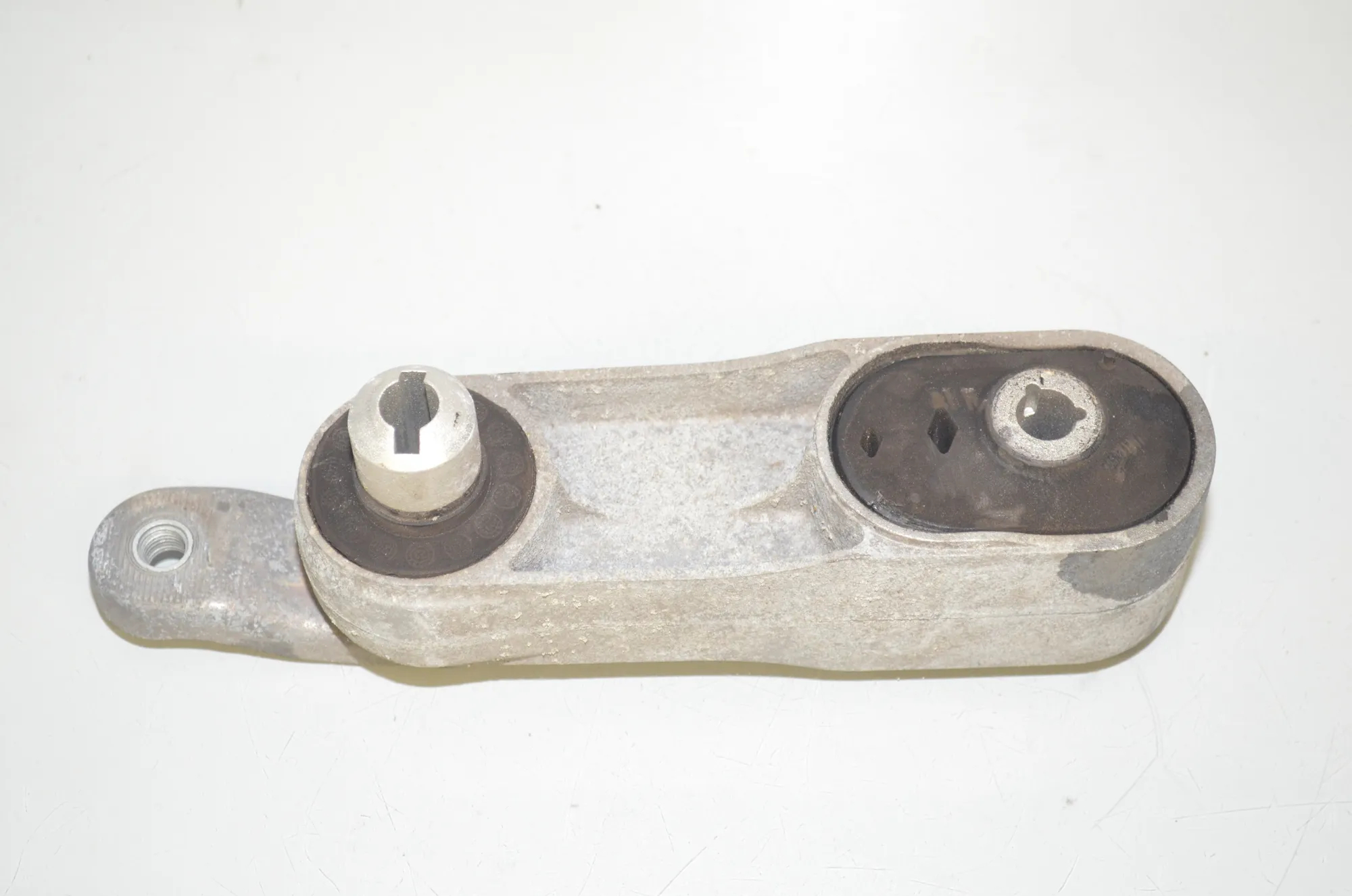 Bracket – OEM 6793362 · BMW BMW i3 (I01) 2020 – 4