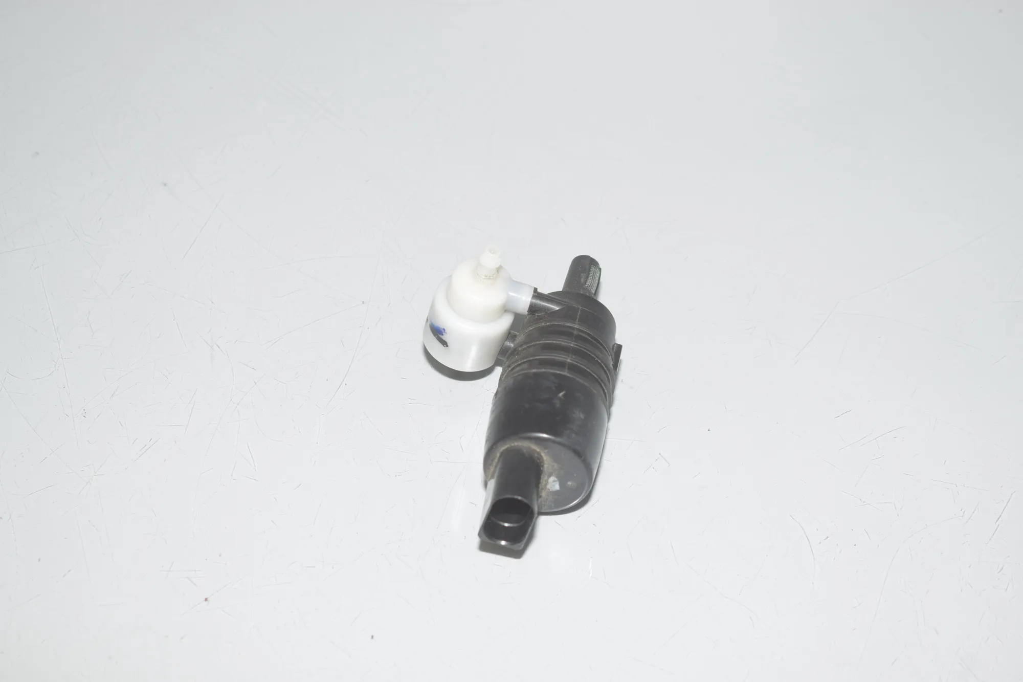 Washer Tank Motor – OEM 7388349 · BMW BMW i3 (I01) 2020