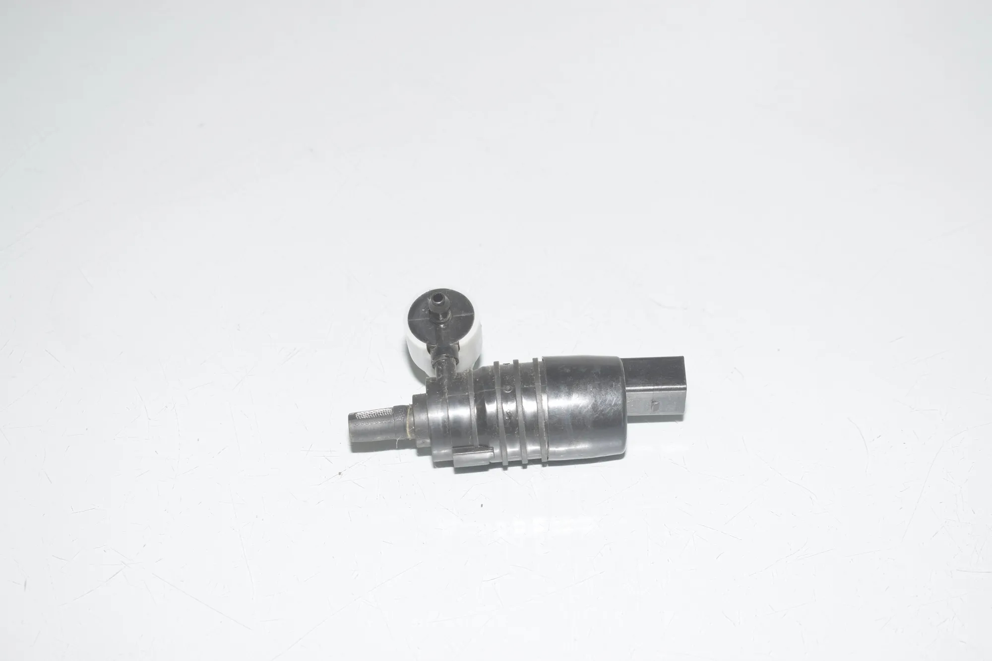 Washer Tank Motor – OEM 7388349 · BMW BMW i3 (I01) 2020 – 3