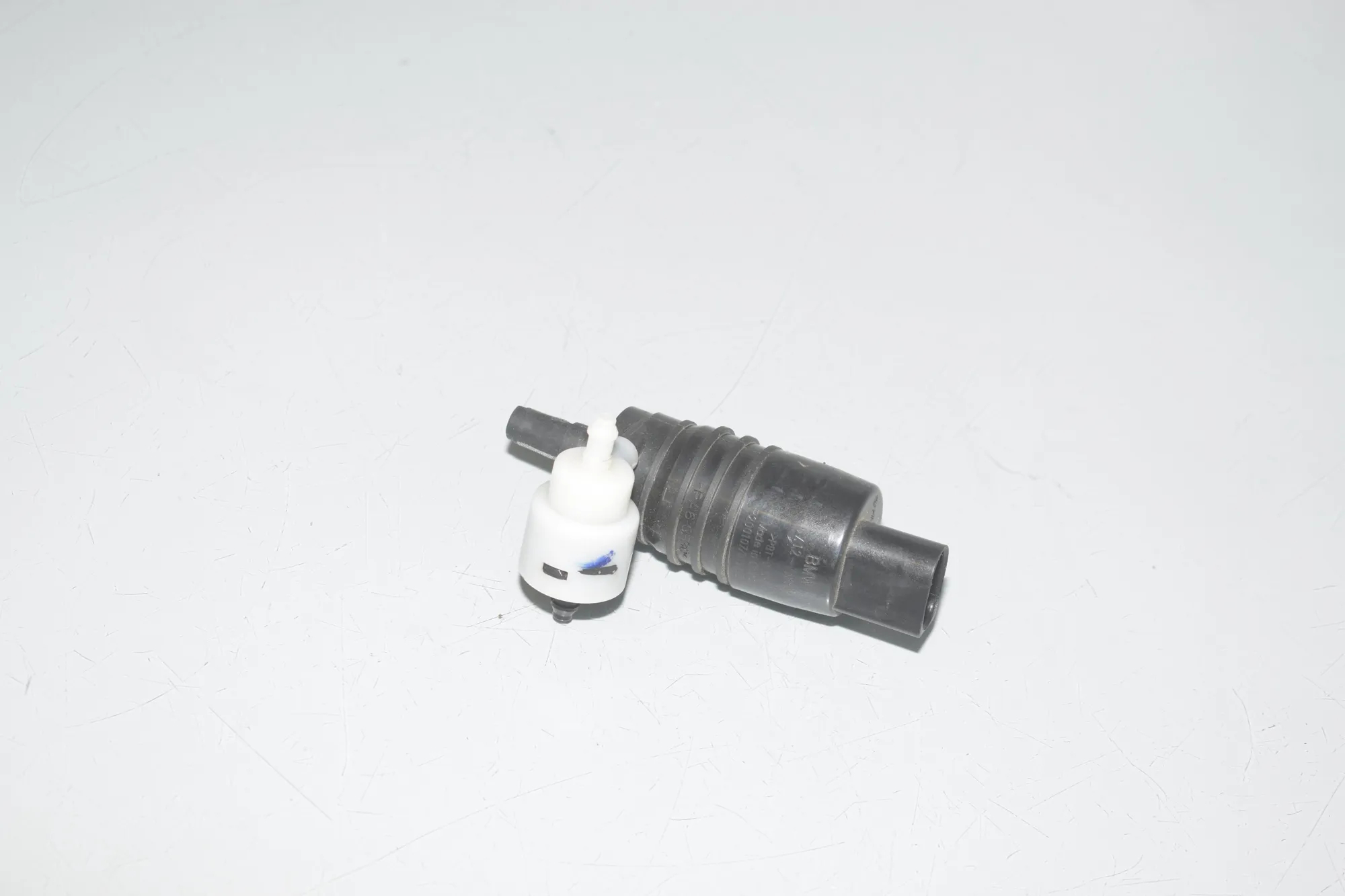 Washer Tank Motor – OEM 7388349 · BMW BMW i3 (I01) 2020 – 5