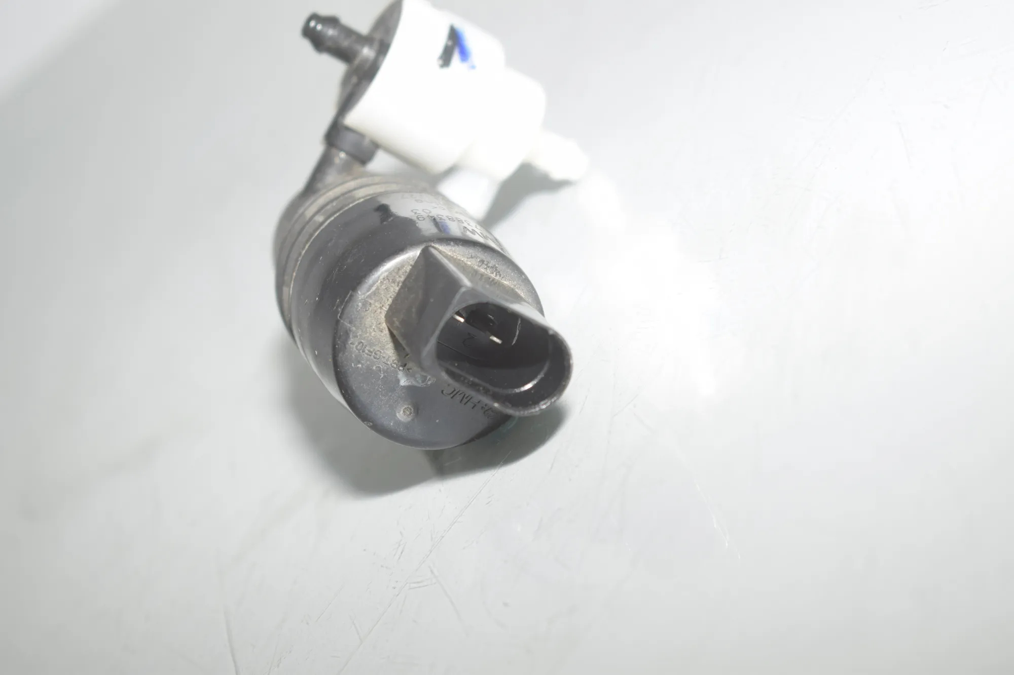 Washer Tank Motor – OEM 7388349 · BMW BMW i3 (I01) 2020 – 4