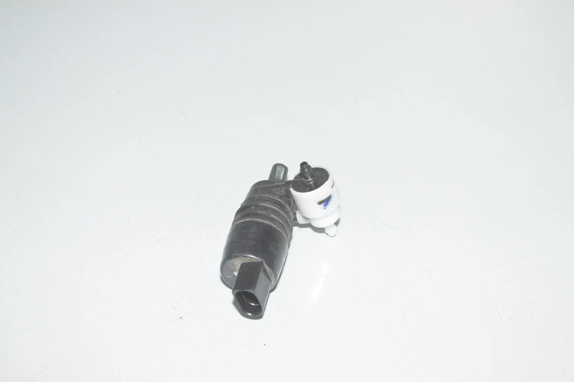 Washer Tank Motor – OEM 7388349 · BMW BMW i3 (I01) 2020 – 2