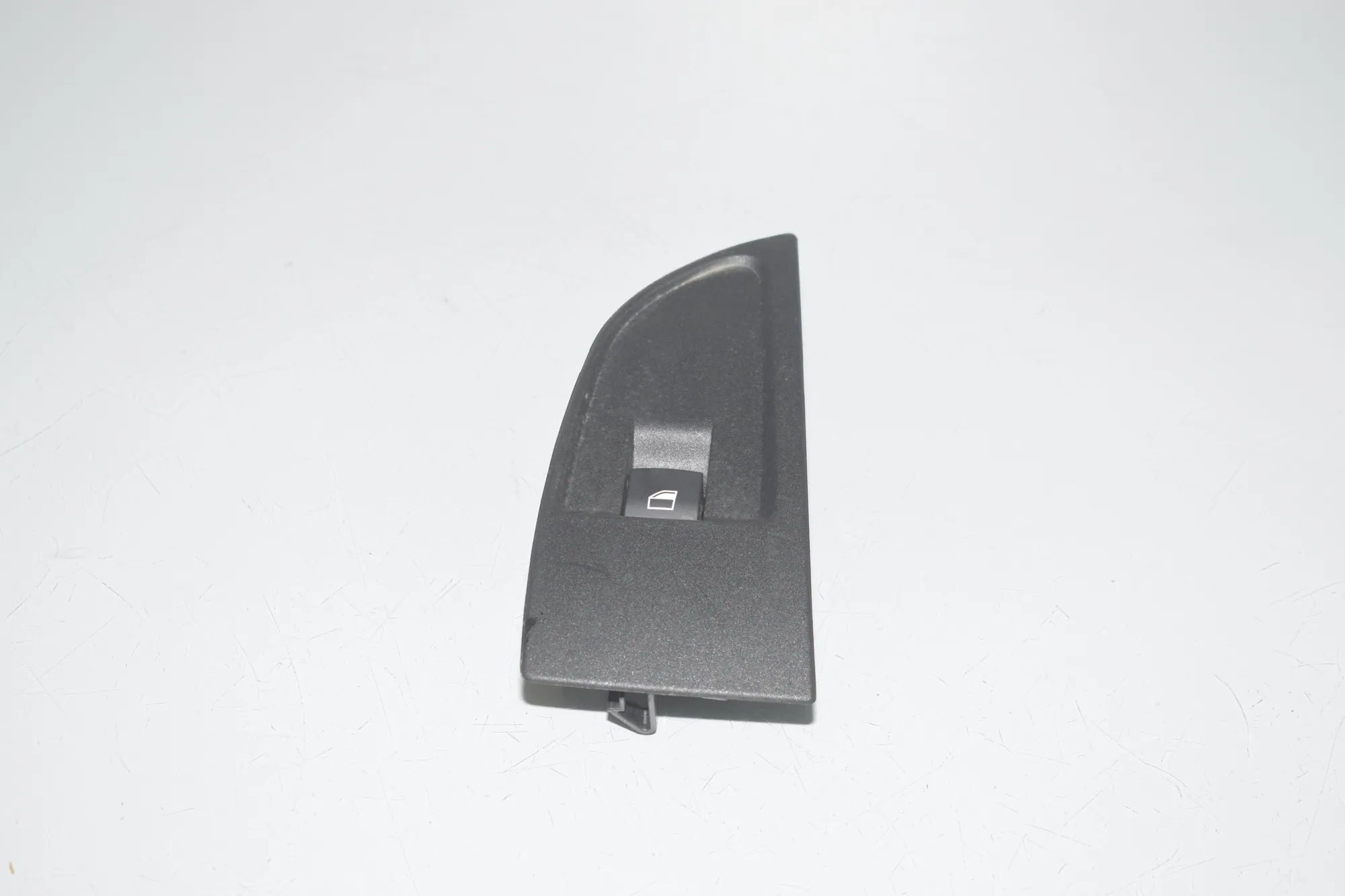 Front Right Door Window Switch – OEM 9208107 · BMW BMW i3 (I01) 2020