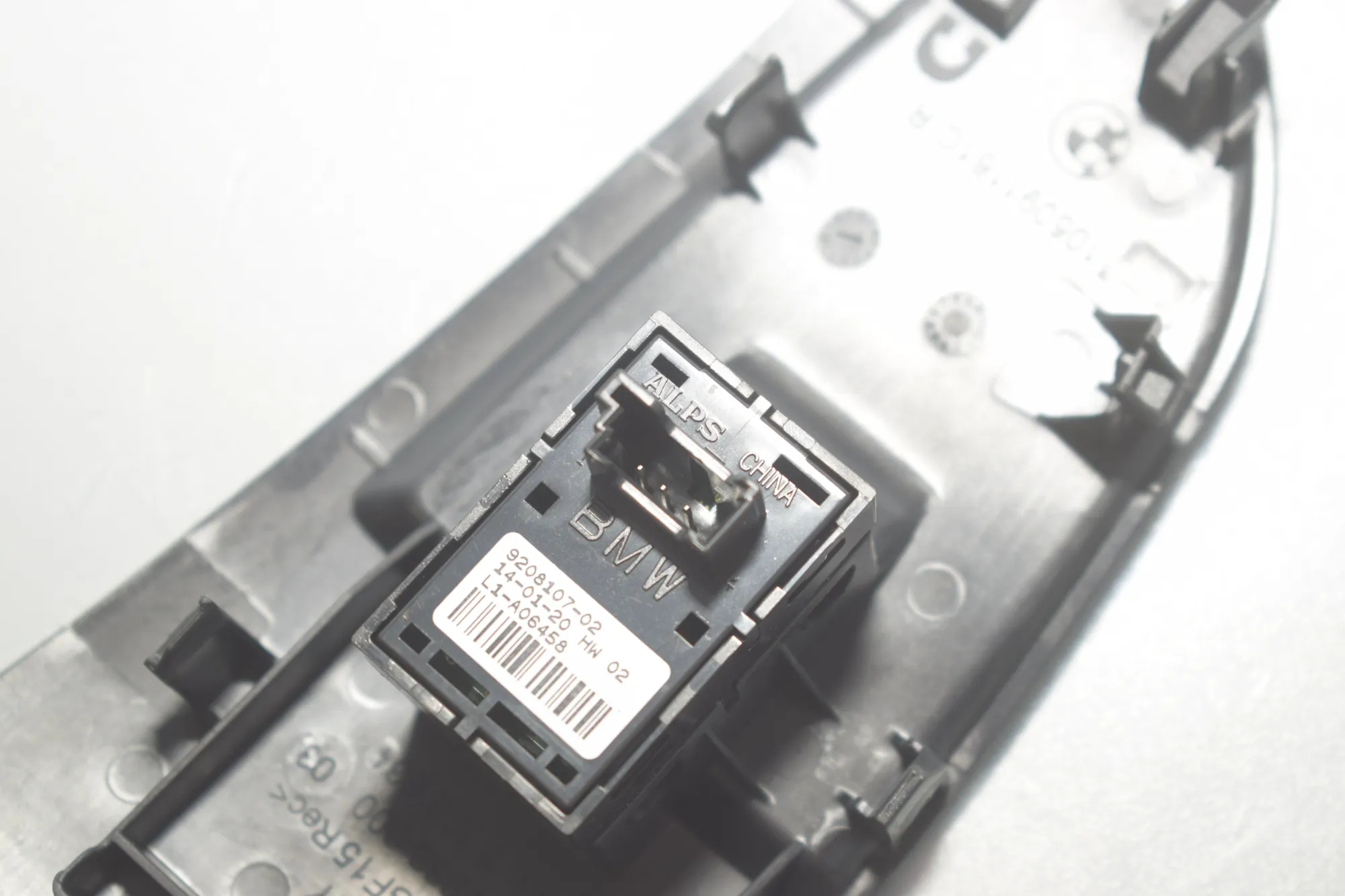Front Right Door Window Switch – OEM 9208107 · BMW BMW i3 (I01) 2020 – 4
