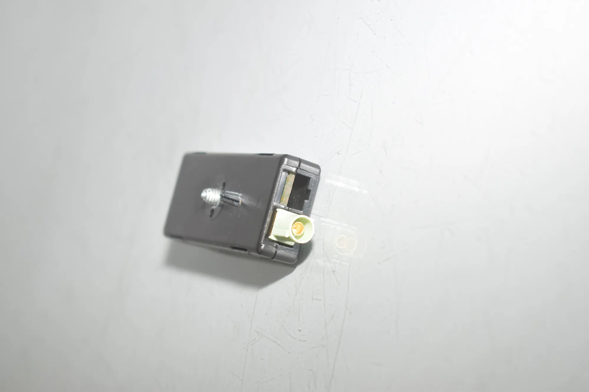 Antenna Amplifier – OEM 9253999 · BMW BMW i3 (I01) 2020 – 3