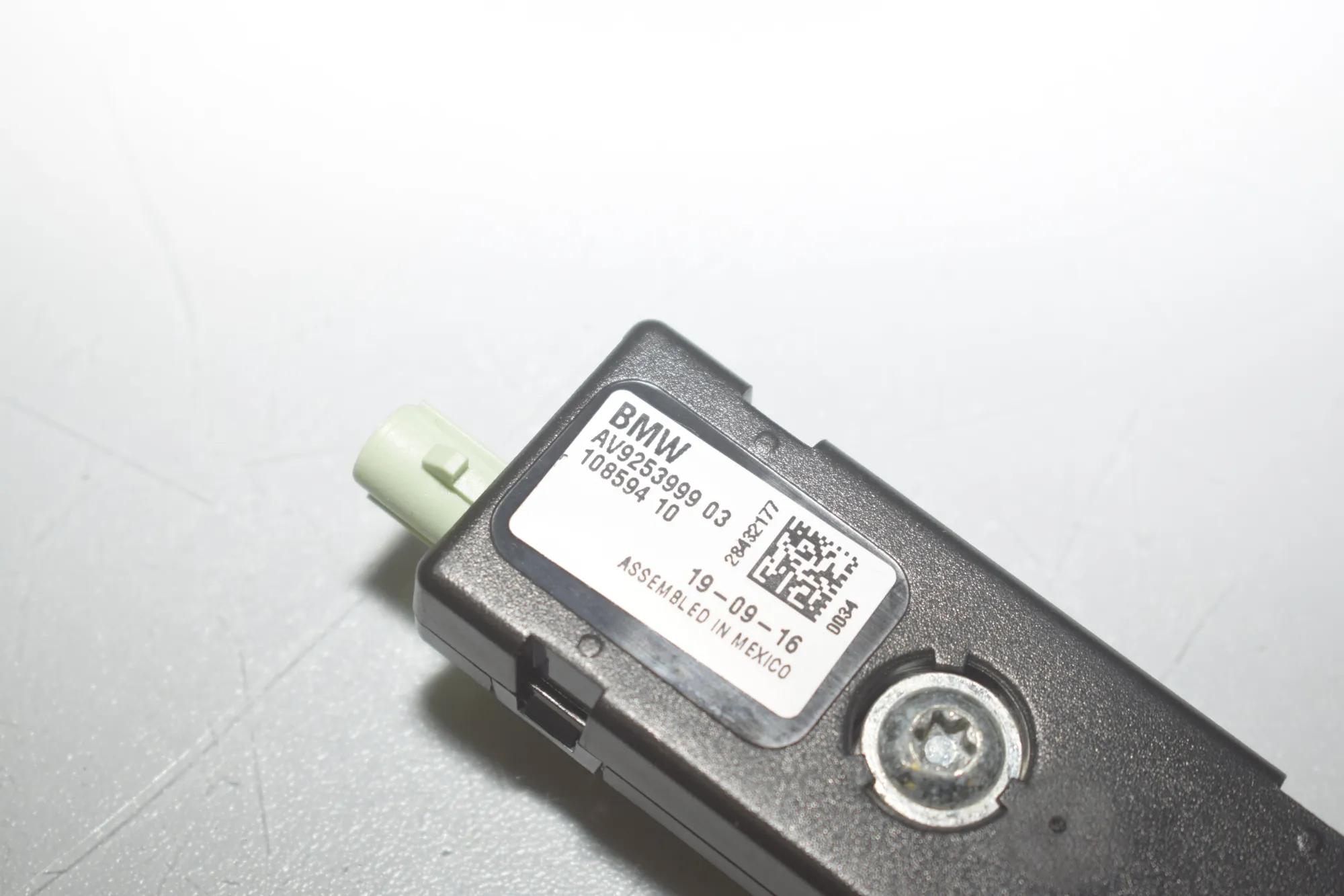 Antenna Amplifier – OEM 9253999 · BMW BMW i3 (I01) 2020 – 5