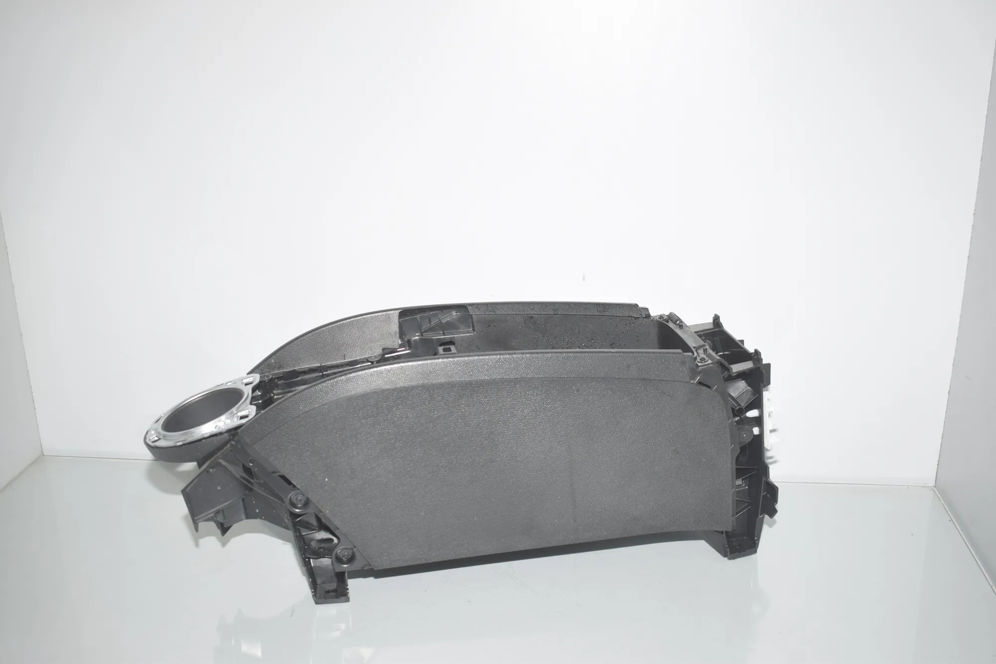Center Console – OEM 9311756 · BMW BMW i3 (I01) 2020