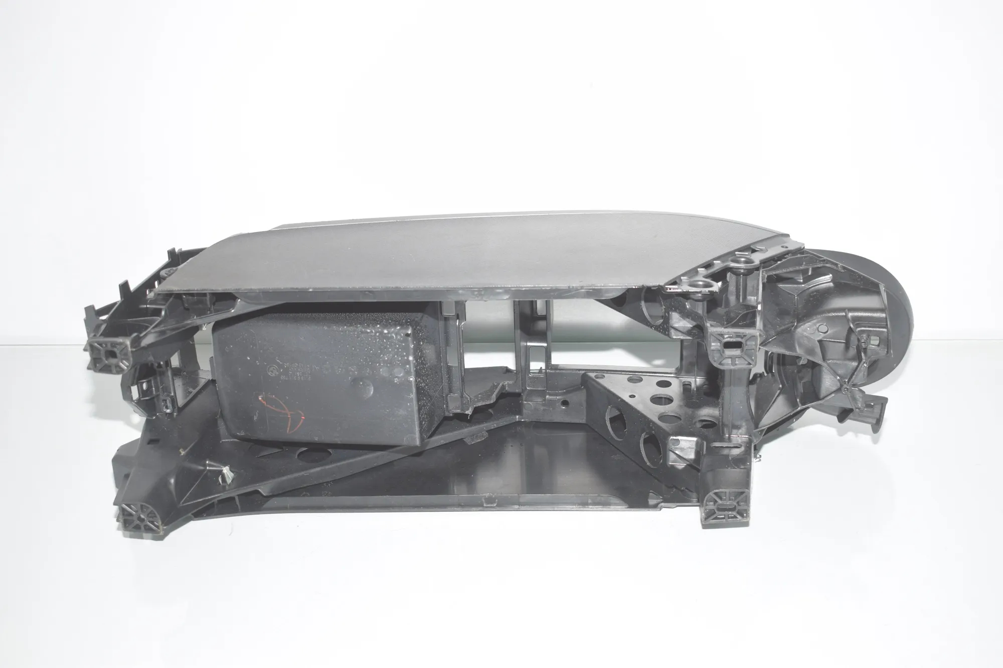 Center Console – OEM 9311756 · BMW BMW i3 (I01) 2020 – 4