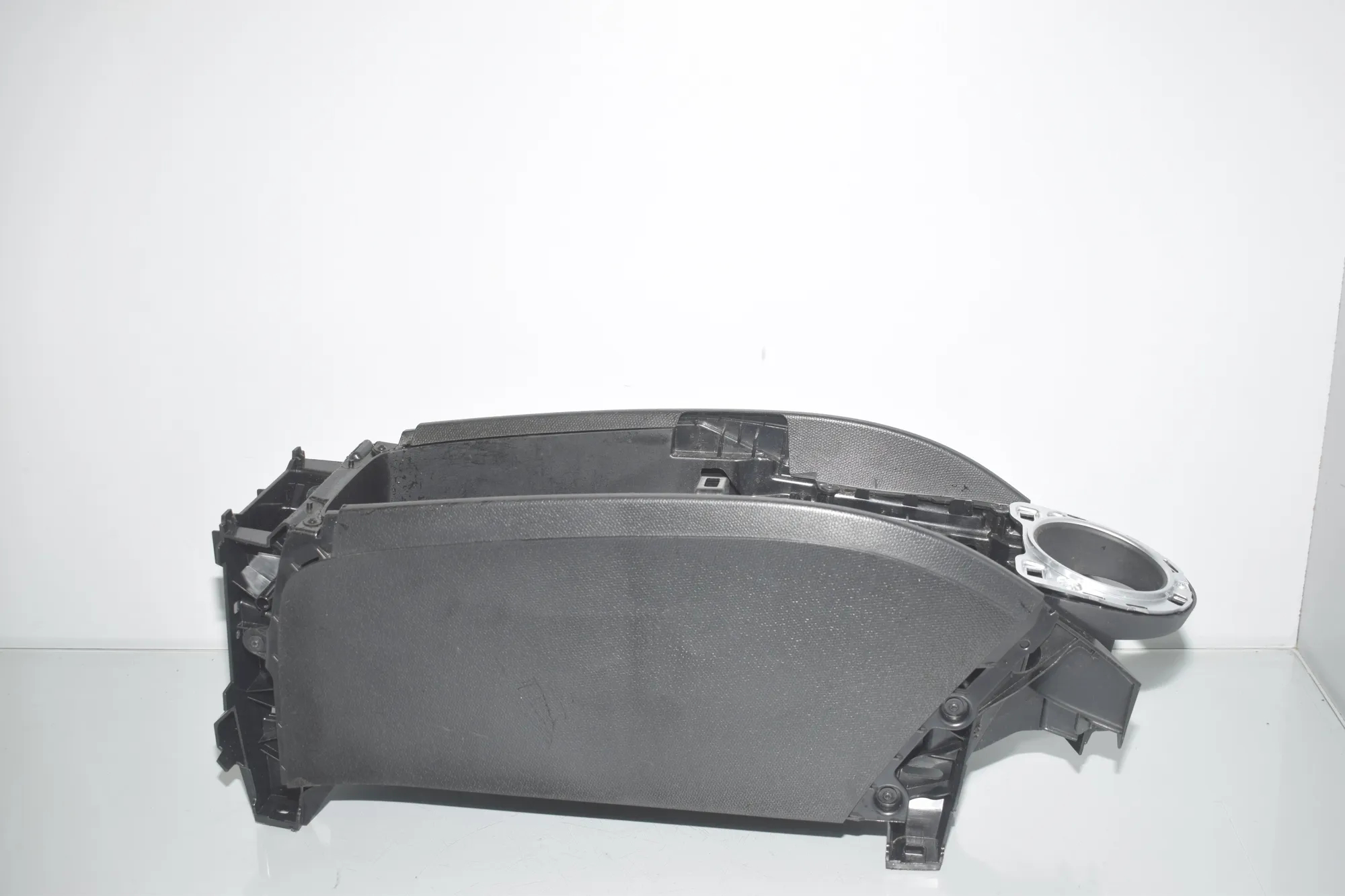 Center Console – OEM 9311756 · BMW BMW i3 (I01) 2020 – 3