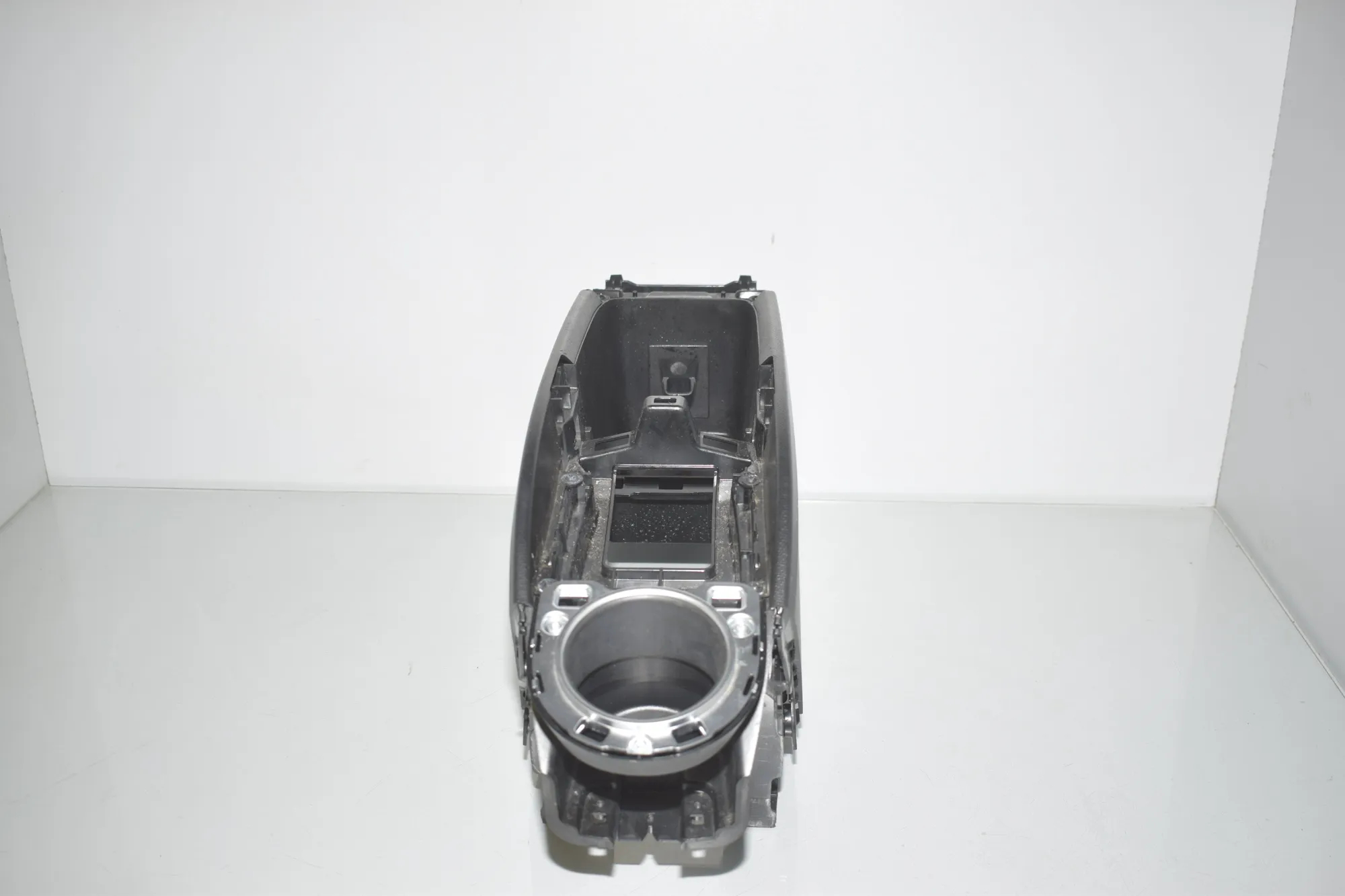 Center Console – OEM 9311756 · BMW BMW i3 (I01) 2020 – 2