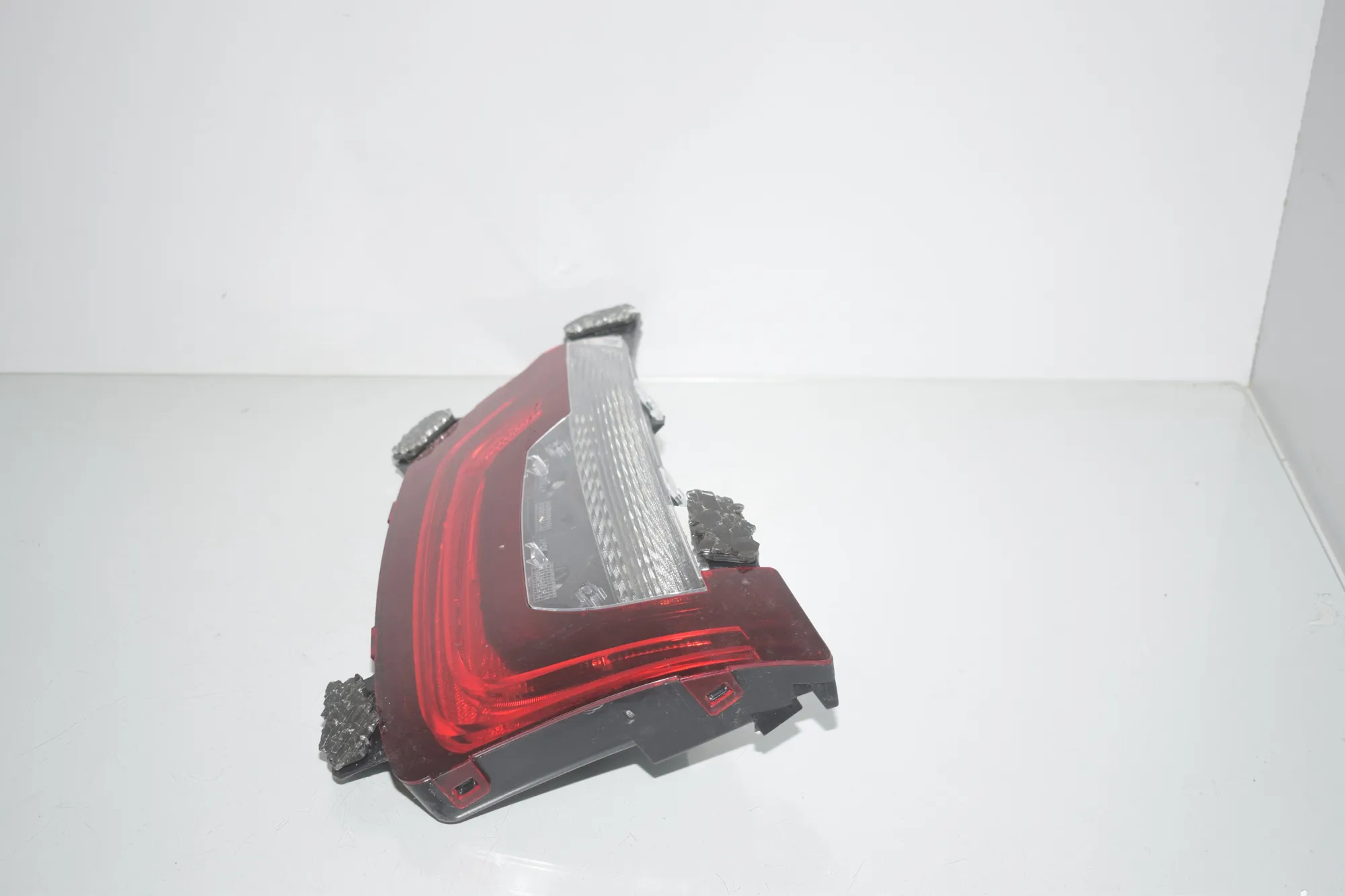 Right Side Tailgate Tail Light – OEM 7389606 · BMW BMW i3 (I01) 2020 – 2