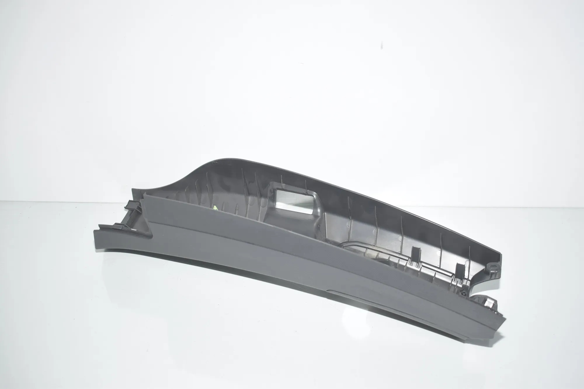 Left Side B Pillar Trim – OEM 7287935 · BMW BMW i3 (I01) 2020 – 3