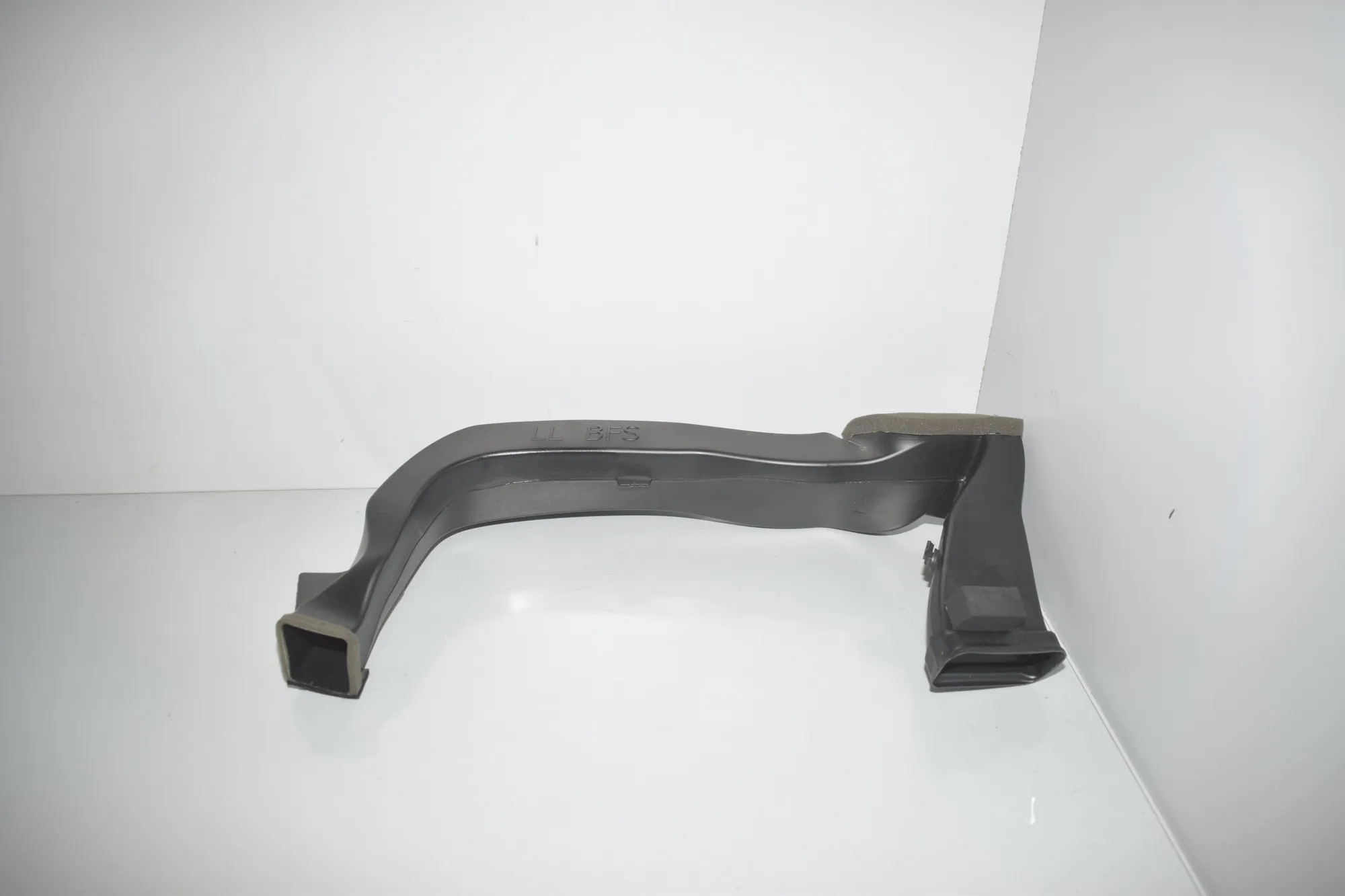 Interior Air Duct Channel – OEM 9269857 · BMW BMW i3 (I01) 2020 – 3