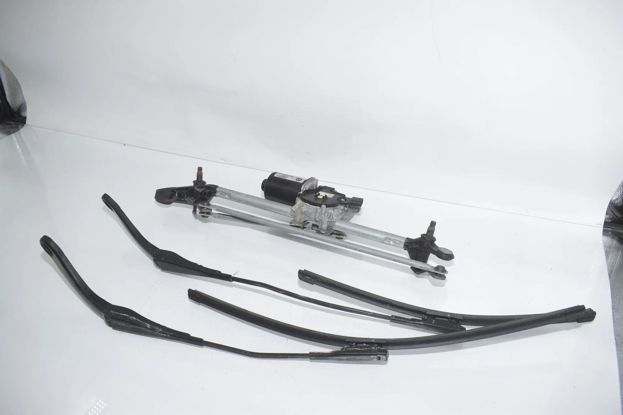 Front Windshield Wiper Mechanism – OEM 7267503 · BMW 3 Touring (F31) 330 d xDrive 2014 – 2