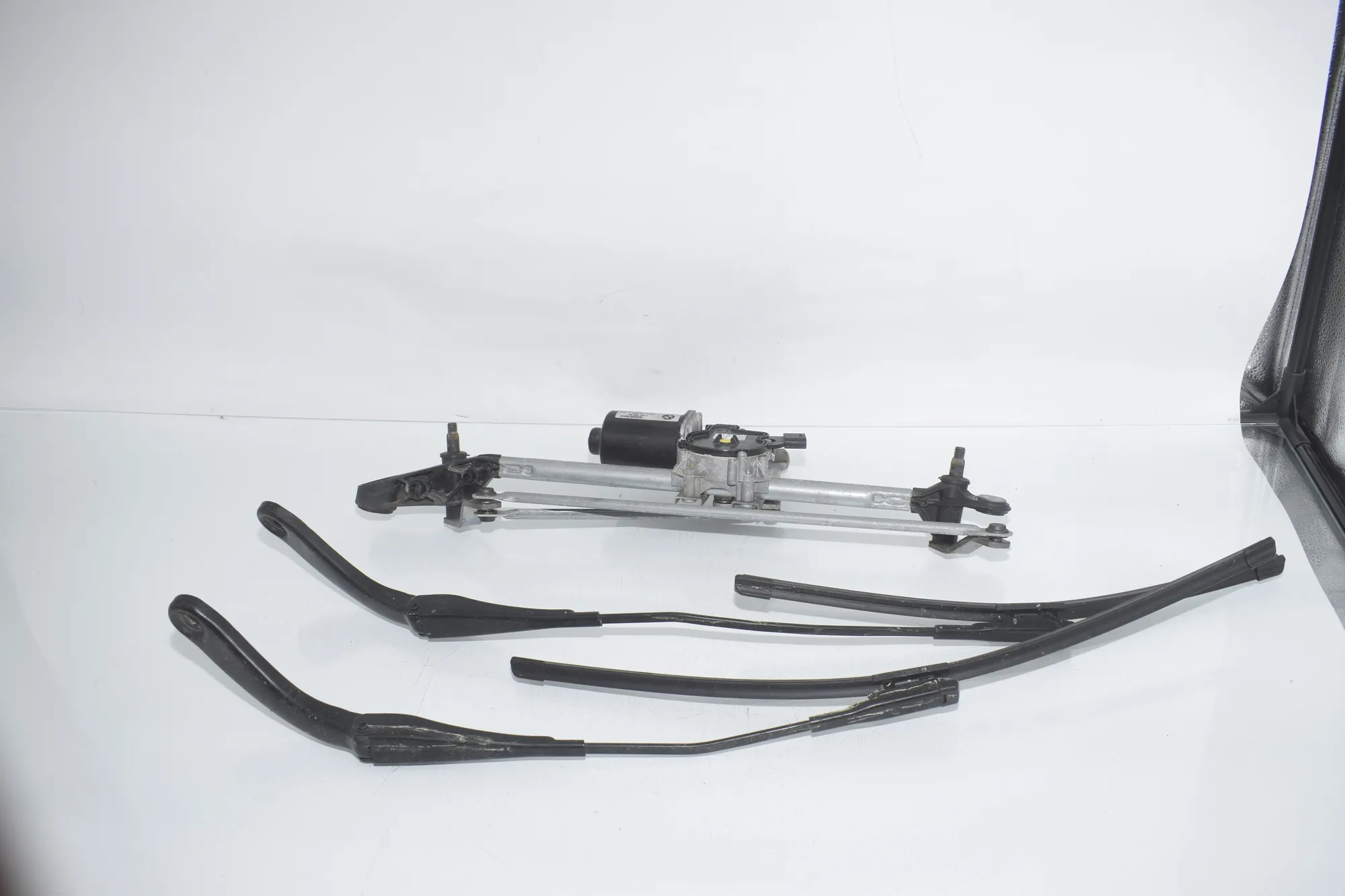 Front Windshield Wiper Mechanism – OEM 7267503 · BMW 3 Touring (F31) 330 d xDrive 2014