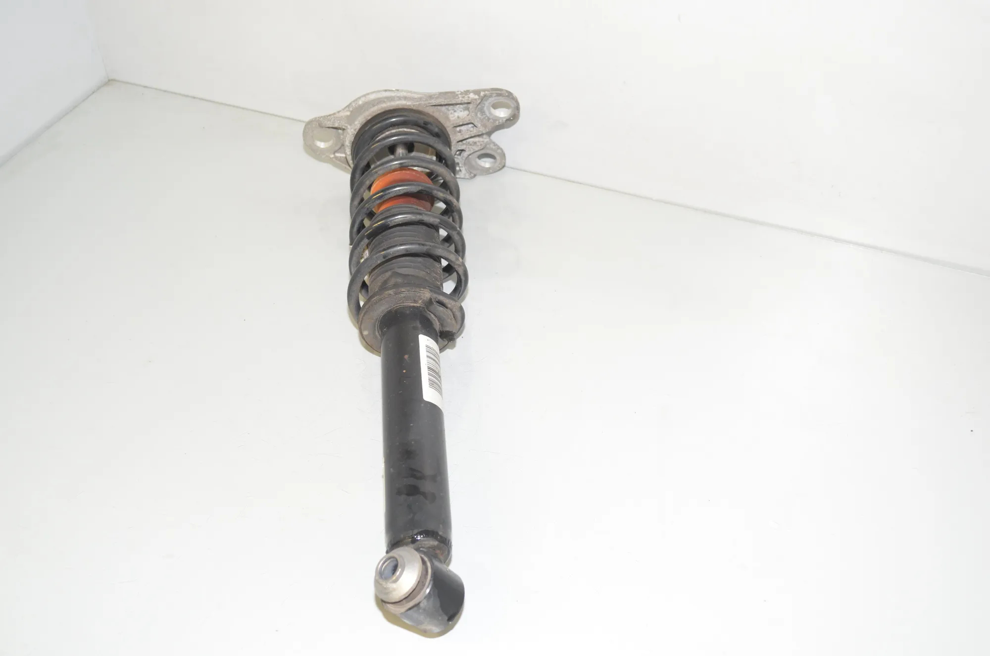 Rear Left Shock Absorber – OEM 6880101 · BMW BMW i3 (I01) 2020 – 3