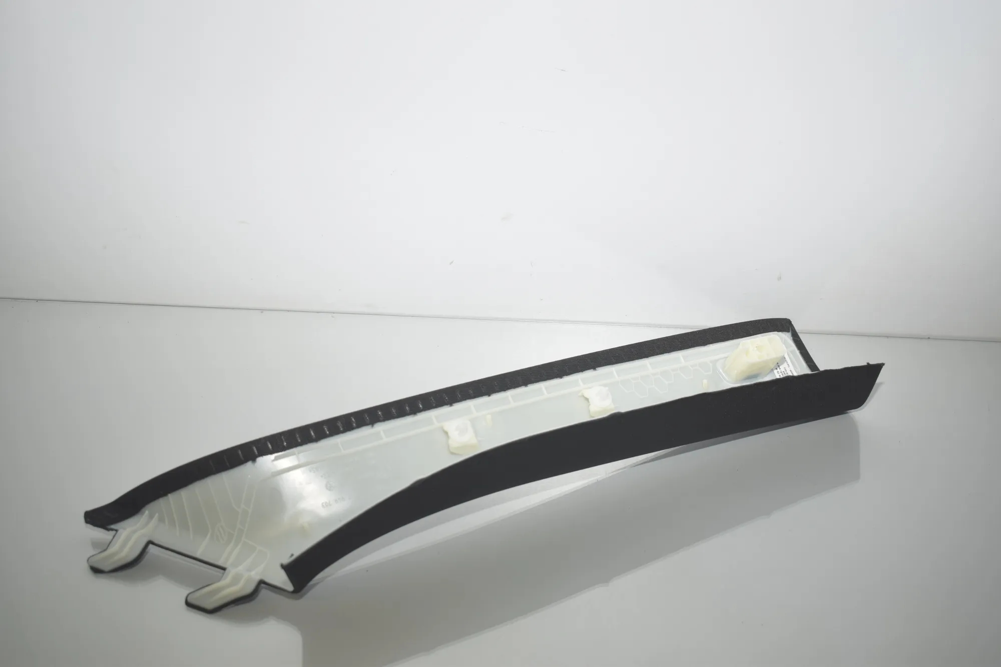 Front Left A Pillar Trim – OEM 8096435 · BMW i4 (G26) BMW i4 (G26) eDrive35 2022 – 3