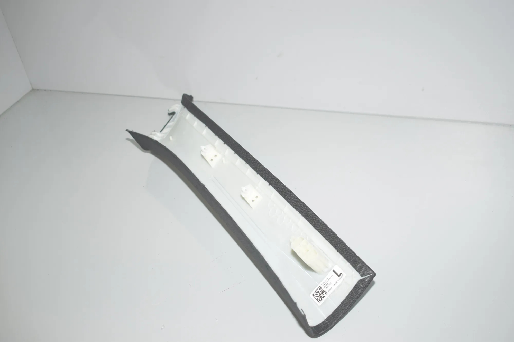 Front Left A Pillar Trim – OEM 8096435 · BMW i4 (G26) BMW i4 (G26) eDrive35 2022 – 4