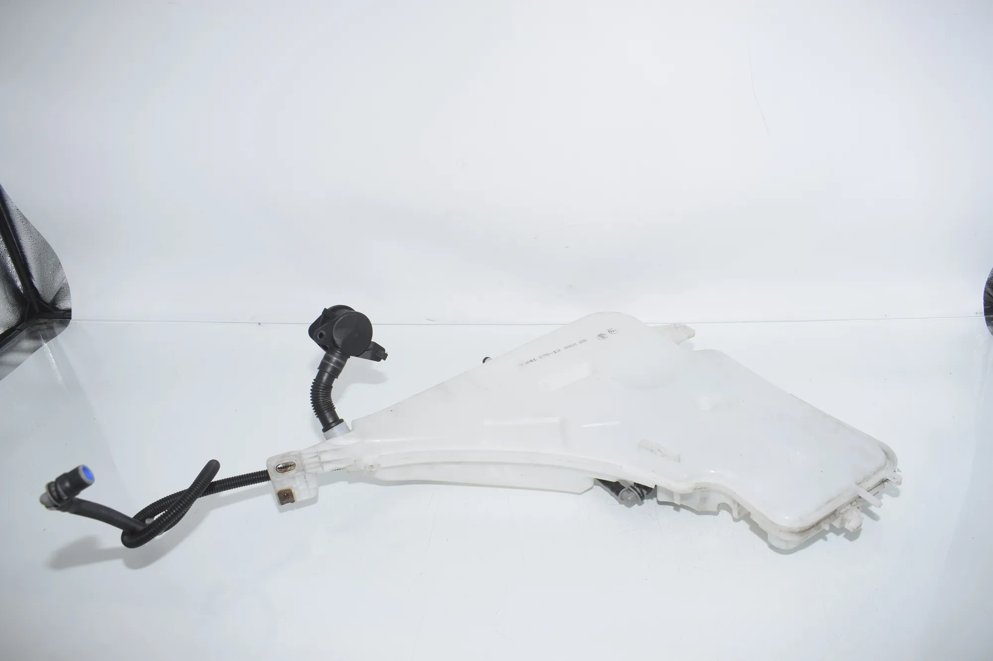 Window Washer Tank – OEM 7241675 · BMW 3 Touring (F31) 330 d xDrive 2014 – 3