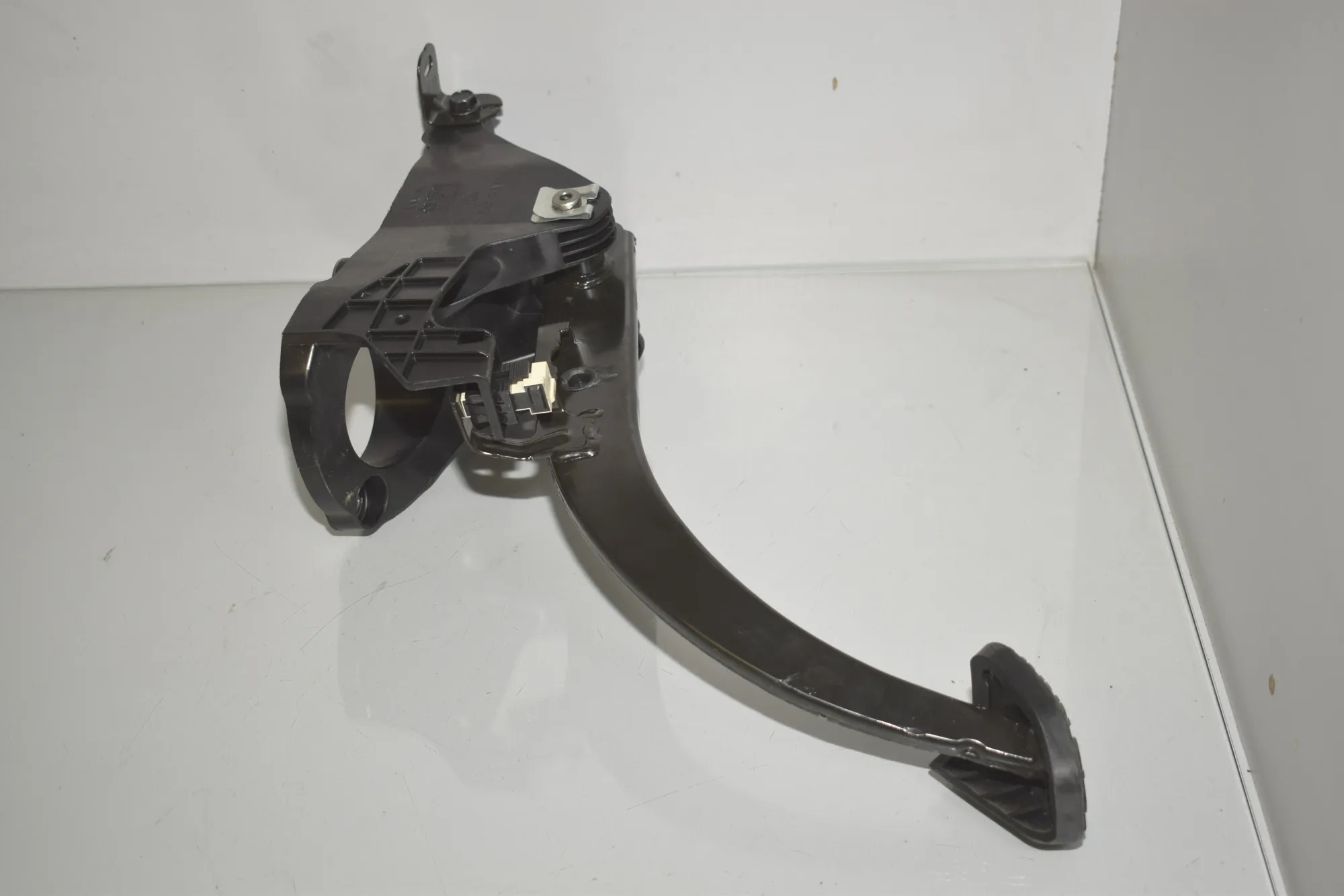 Brake Pedal – OEM 6799925 · BMW i3 (I01) s Electric 2022 – 2