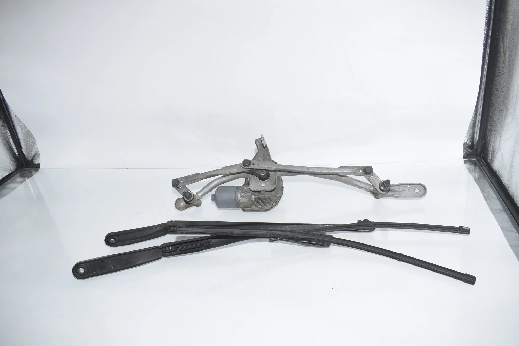 Front Windshield Wiper Mechanism – OEM 4899835 · BMW 5 Touring (F11) 530 d xDrive 2012 – 3