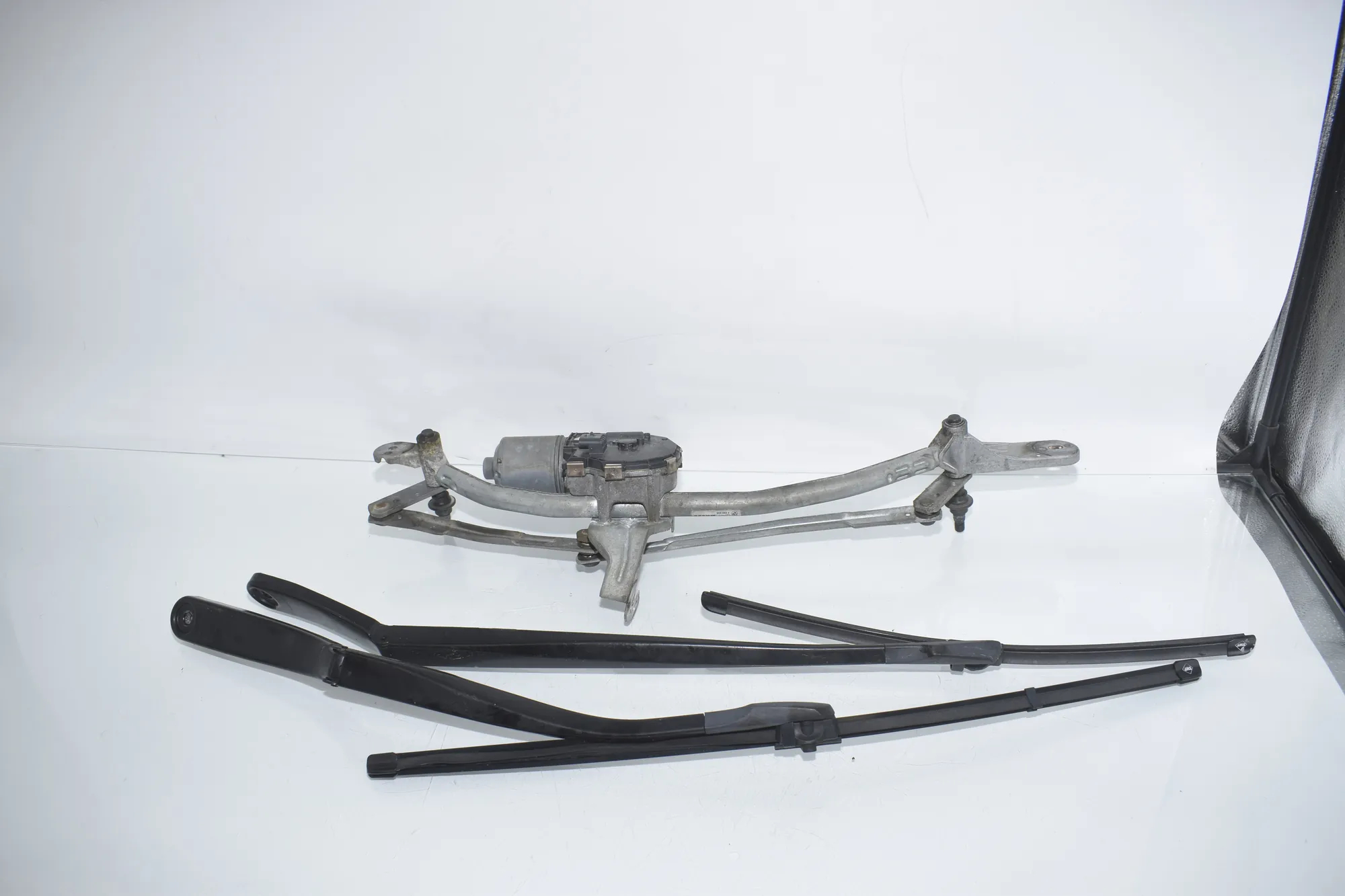Front Windshield Wiper Mechanism – OEM 4899835 · BMW 5 Touring (F11) 530 d xDrive 2012