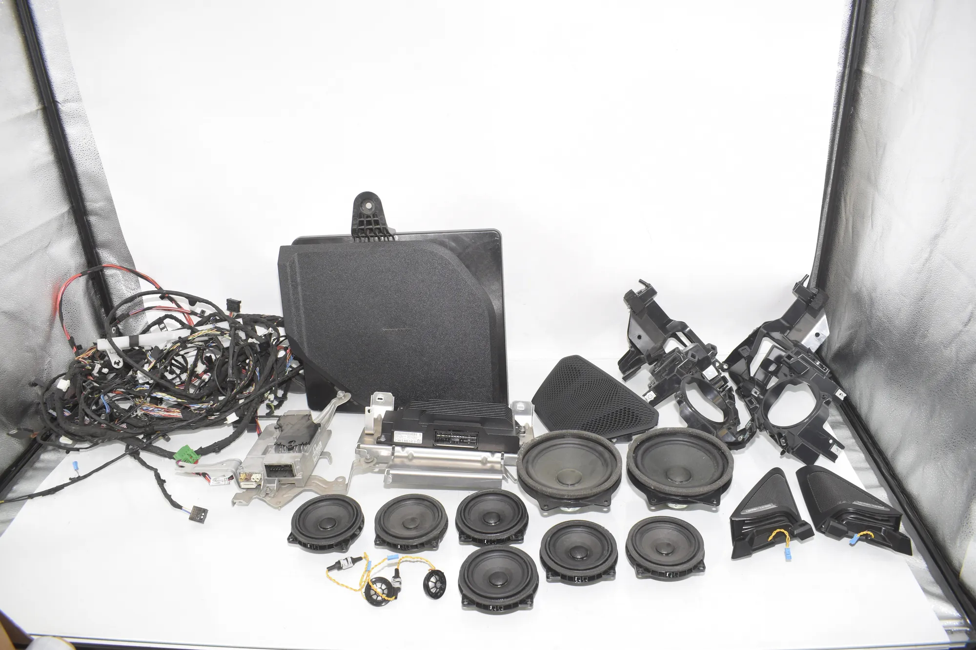 Sound Audio System Set – OEM 5A9BF91 · BMW i4 (G26) (2022 - -) eDrive35 2023 – 4