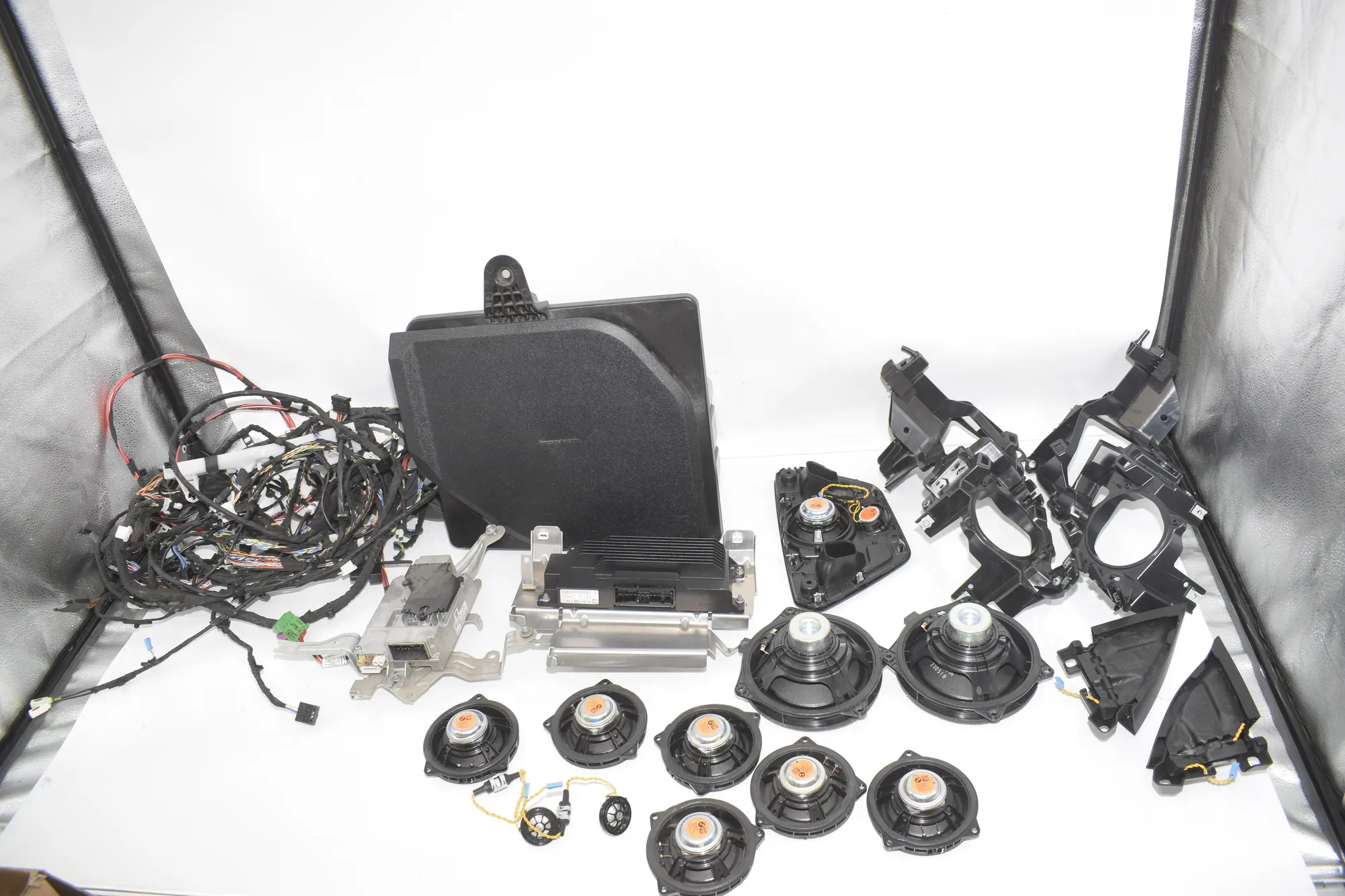 Sound Audio System Set – OEM 5A9BF91 · BMW i4 (G26) (2022 - -) eDrive35 2023 – 6
