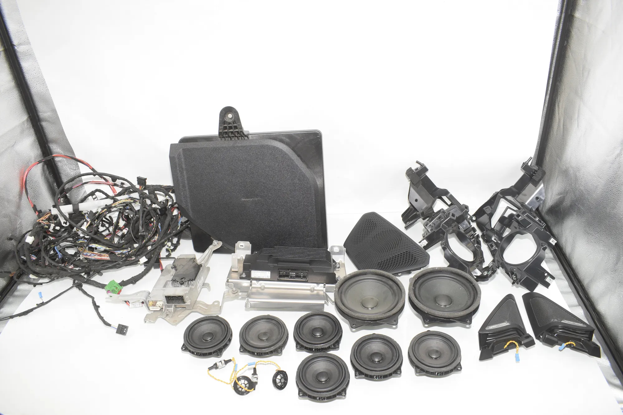 Sound Audio System Set – OEM 5A9BF91 · BMW i4 (G26) (2022 - -) eDrive35 2023 – 2