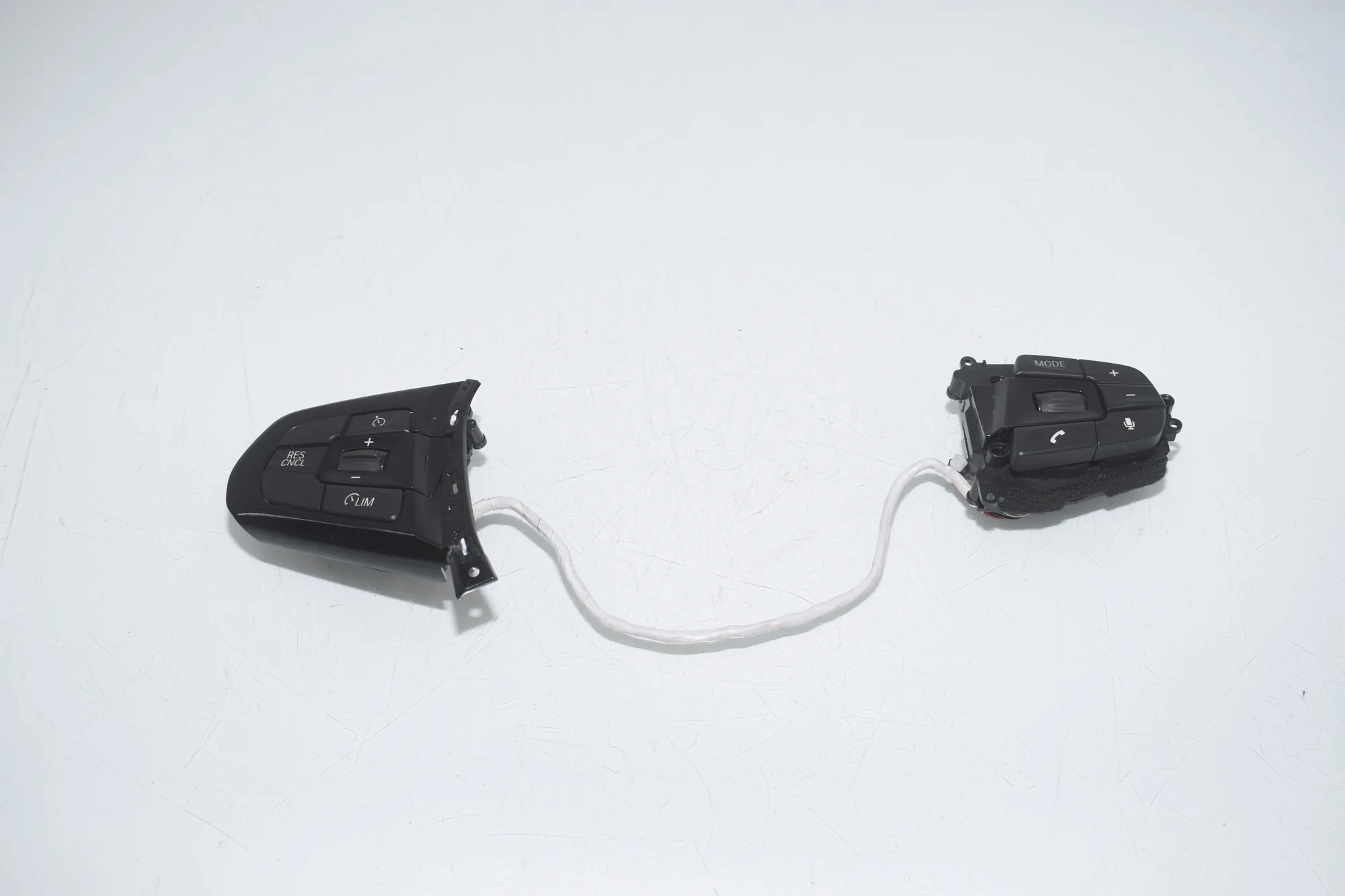Steering Wheel Button Switches – OEM 9327079 · BMW 5 Touring (G31) (2017 - -) 520 d 2019