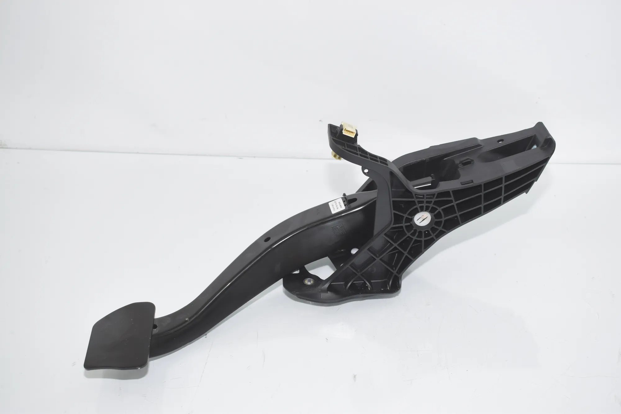 Brake Pedal – OEM 6874281 · BMW BMW 2 Coupe (G42, G87) 2021 – 2