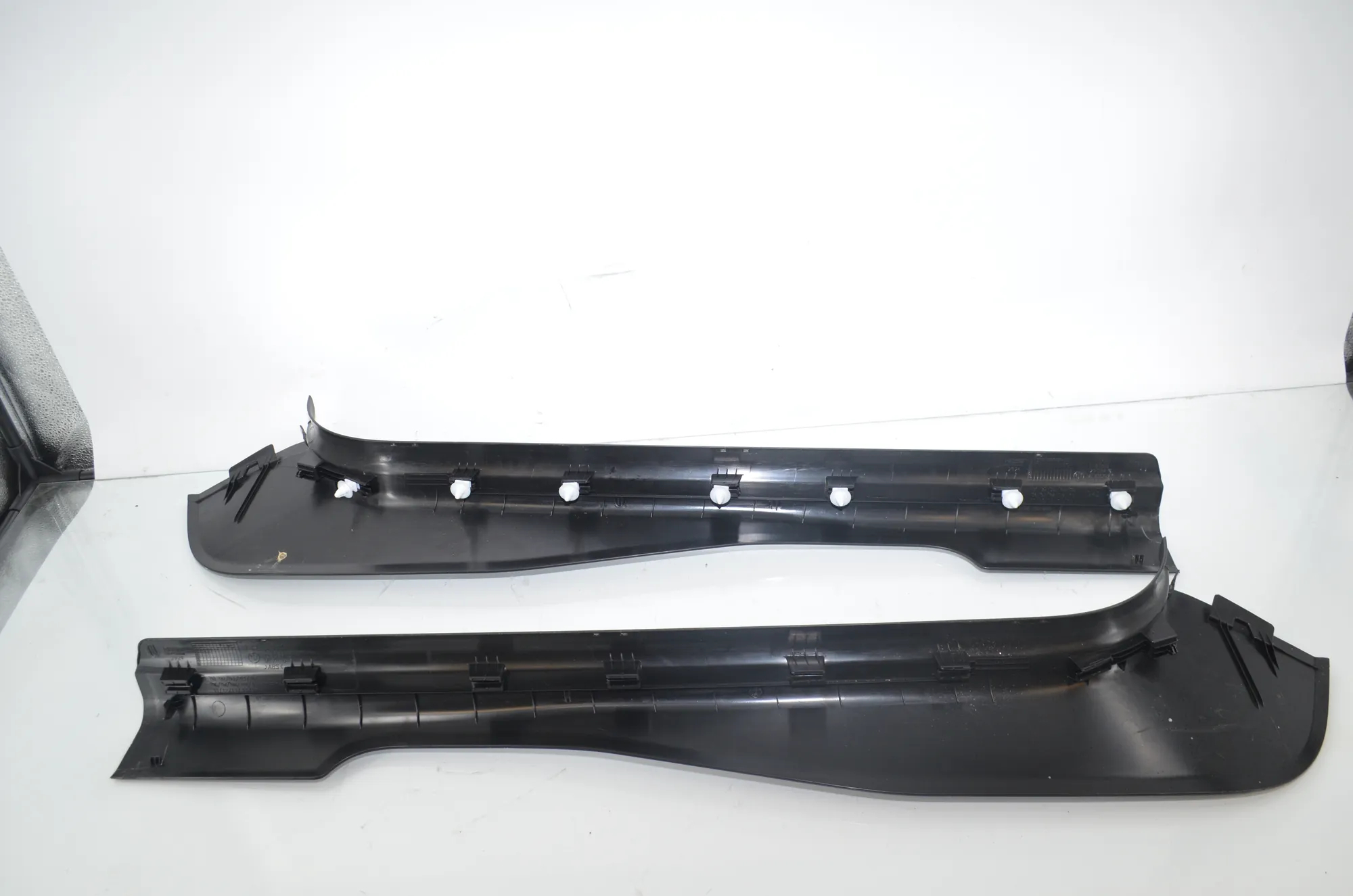 Front Right Interior Step Trim – OEM 9484187 · BMW BMW 2 Coupe (G42, G87) 2021 – 3