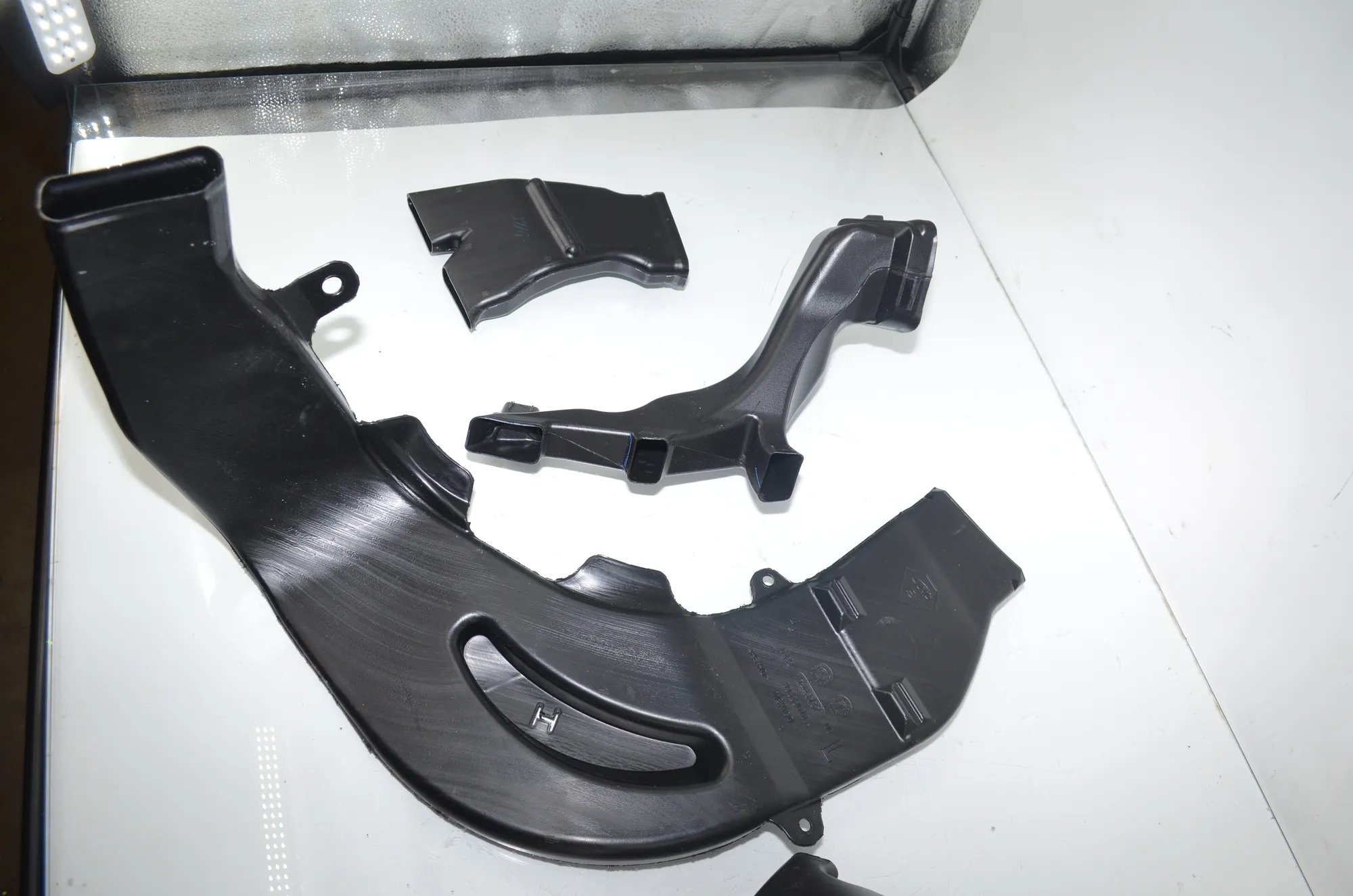 Interior Air Duct Channel – OEM 7443137 · BMW BMW 2 Coupe (G42, G87) 2021 – 4