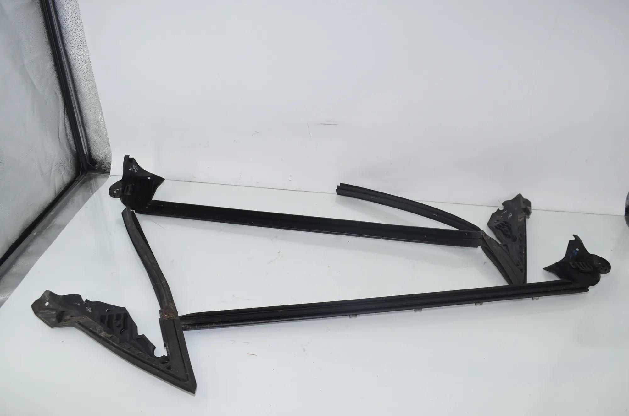 Front Right Door Seal Rubber – OEM 7482811 · BMW BMW 2 Coupe (G42, G87) 2021 – 2