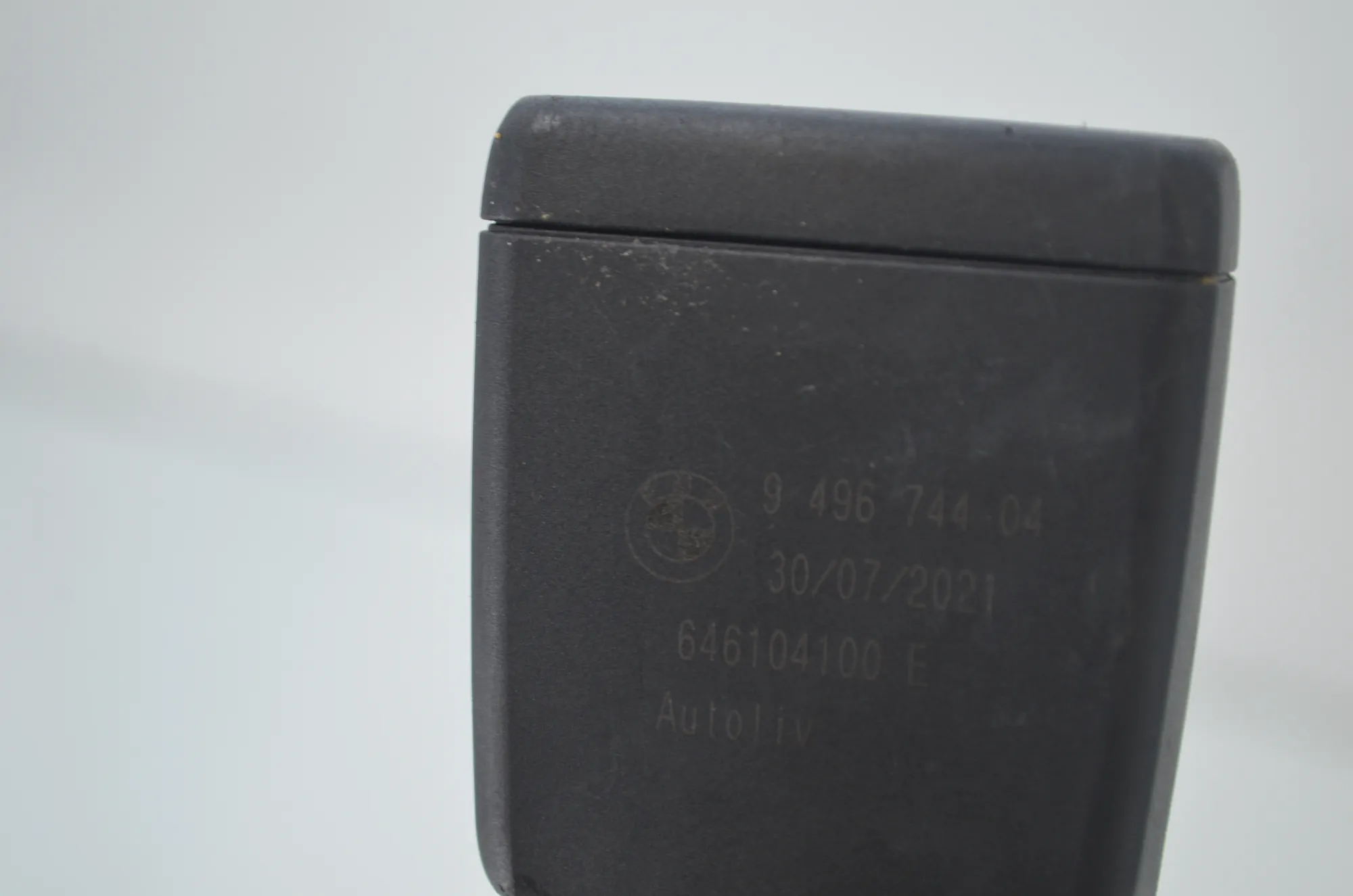 Rear Left Seat Buckle – OEM 9496743 · BMW BMW 2 Coupe (G42, G87) 2021 – 5