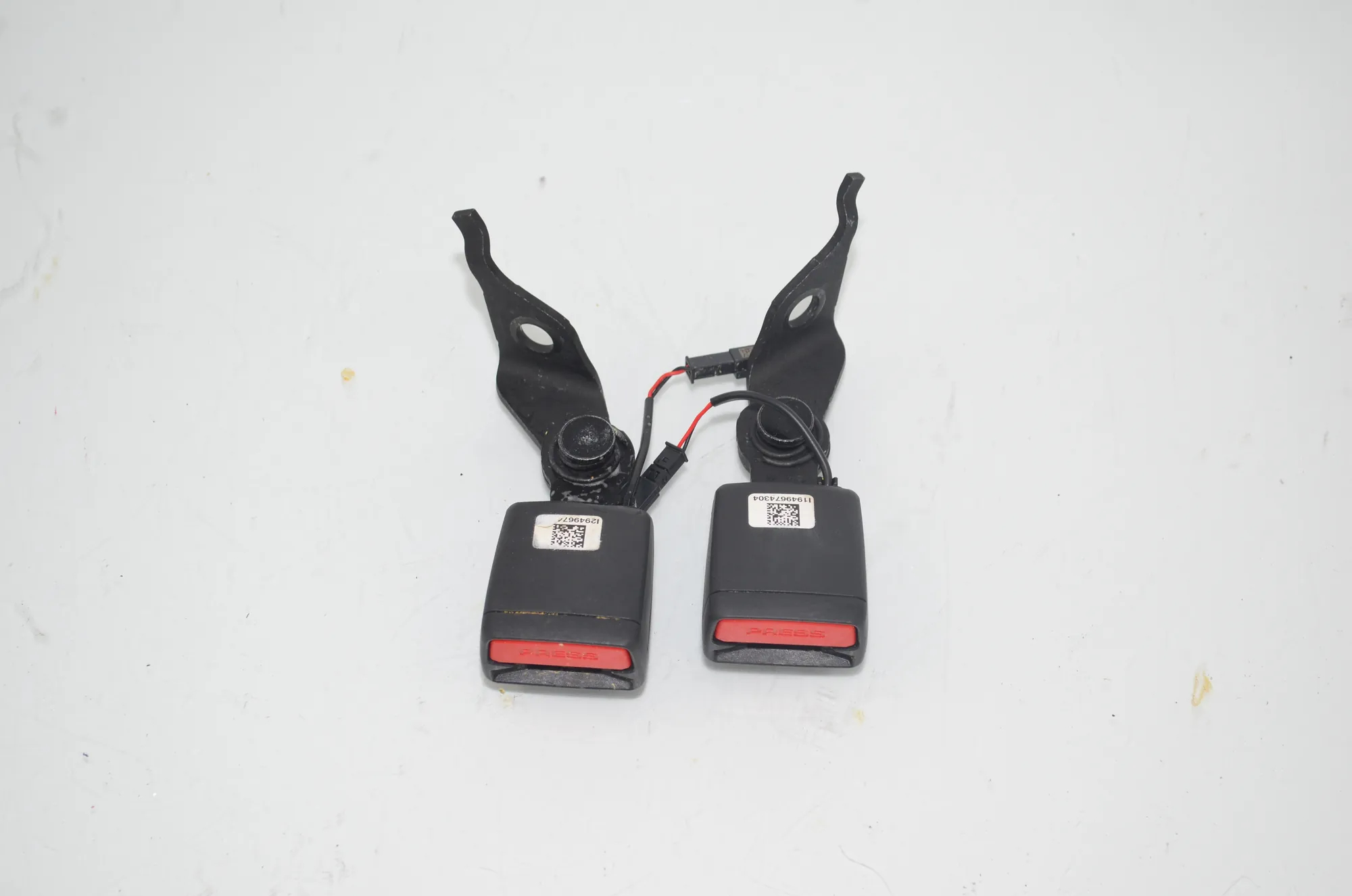 Rear Left Seat Buckle – OEM 9496743 · BMW BMW 2 Coupe (G42, G87) 2021 – 2