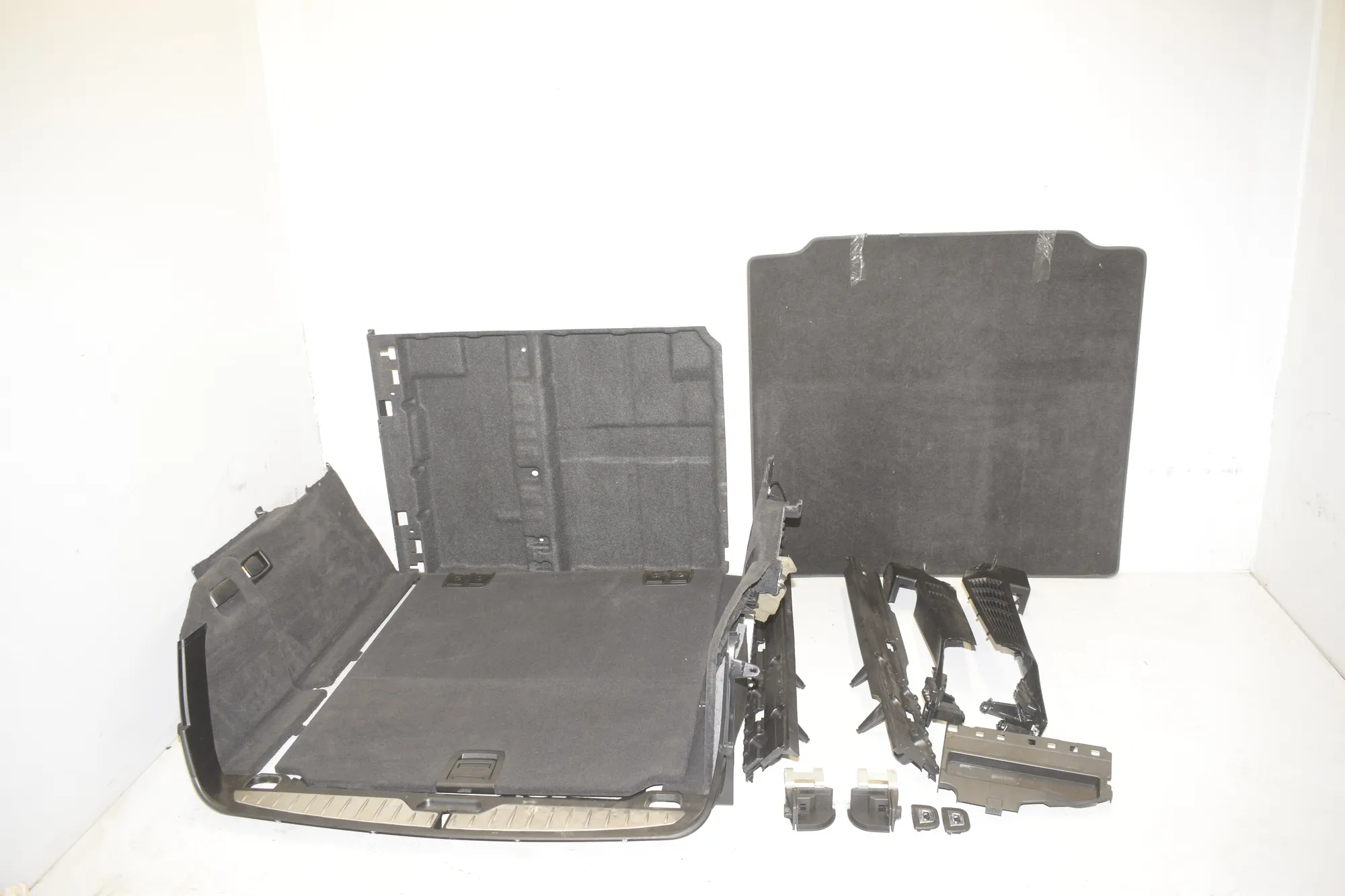 Trunk Trim Kit – OEM 9200529 · BMW 5 Touring (F11) M 550 d xDrive 2016