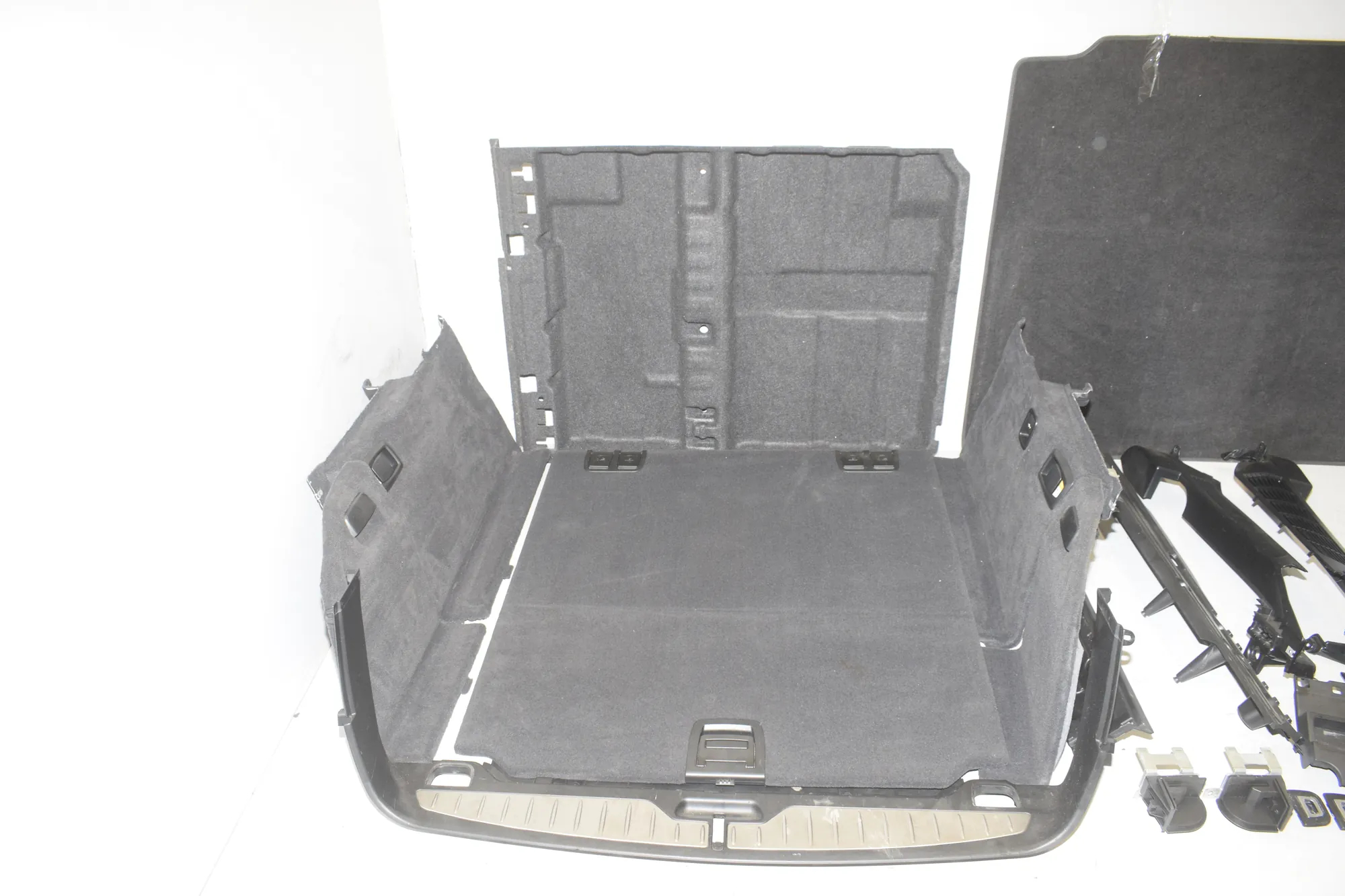 Trunk Trim Kit – OEM 9200529 · BMW 5 Touring (F11) M 550 d xDrive 2016 – 3