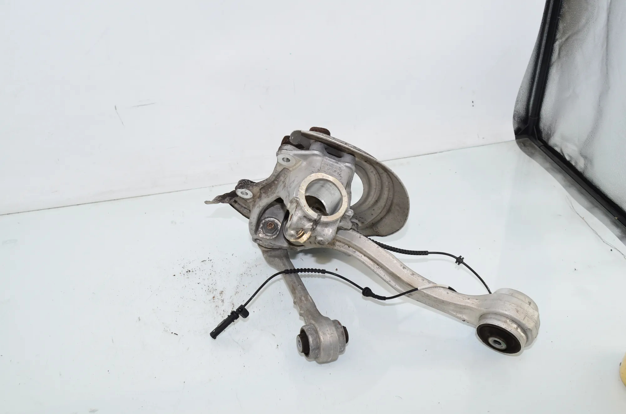 Front Left Wheel Hub – OEM 6893965 · BMW BMW 2 Coupe (G42, G87) 2021 – 3