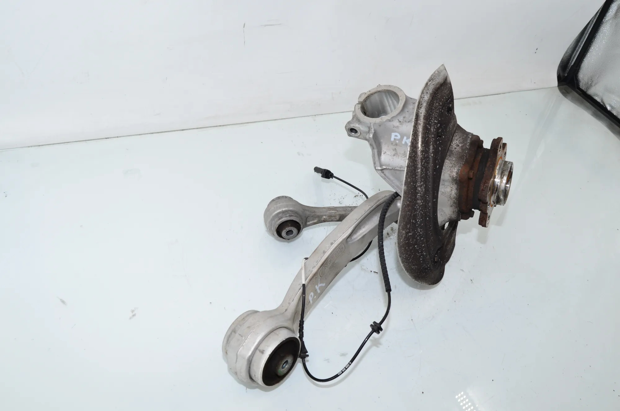 Front Left Wheel Hub – OEM 6893965 · BMW BMW 2 Coupe (G42, G87) 2021 – 2