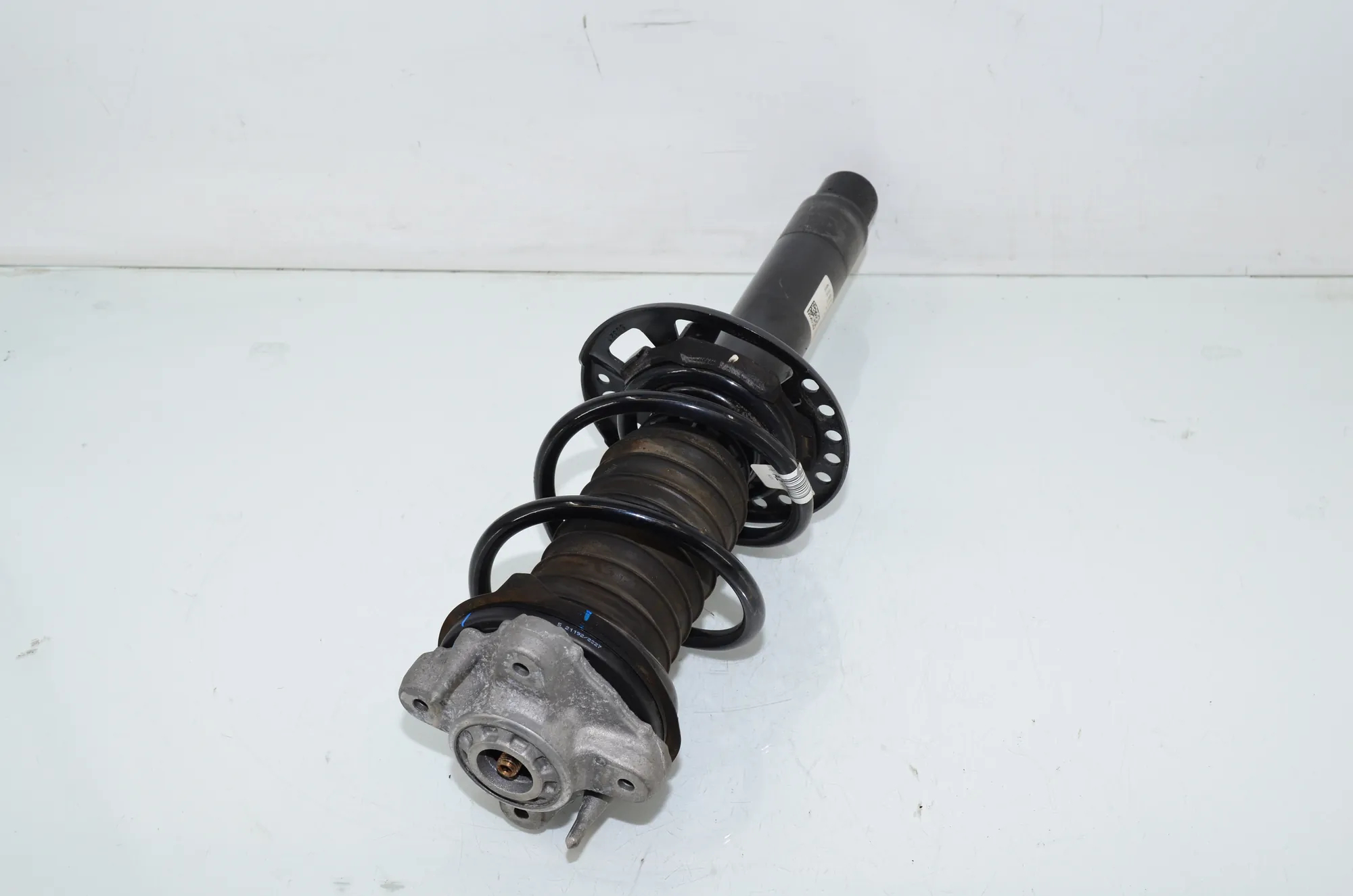 Front Right Shock Absorber – OEM 6896530 · BMW BMW 2 Coupe (G42, G87) 2021 – 2