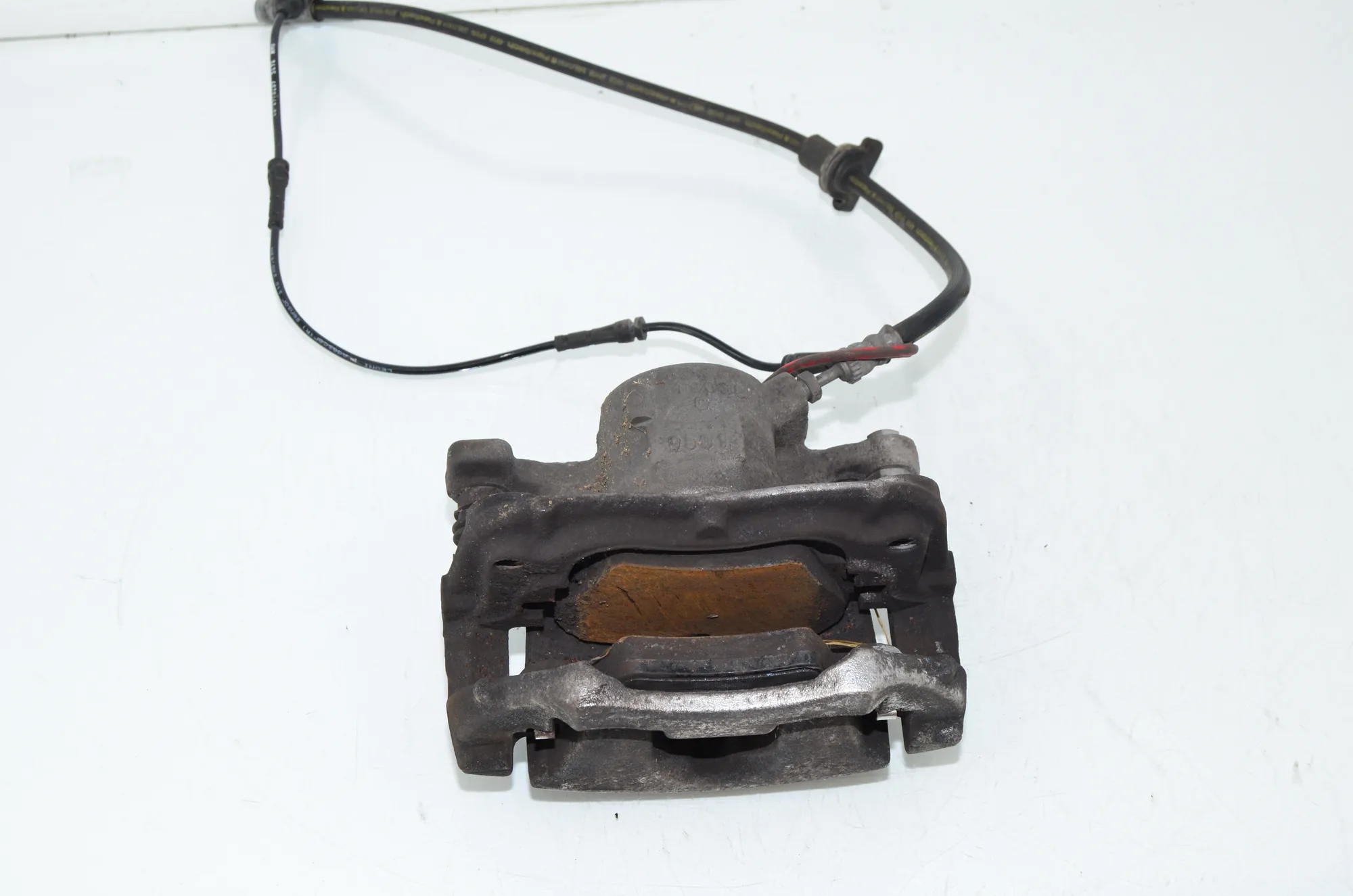 Front Left Brake Caliper – OEM 6860265 · BMW BMW 2 Coupe (G42, G87) 2021 – 4
