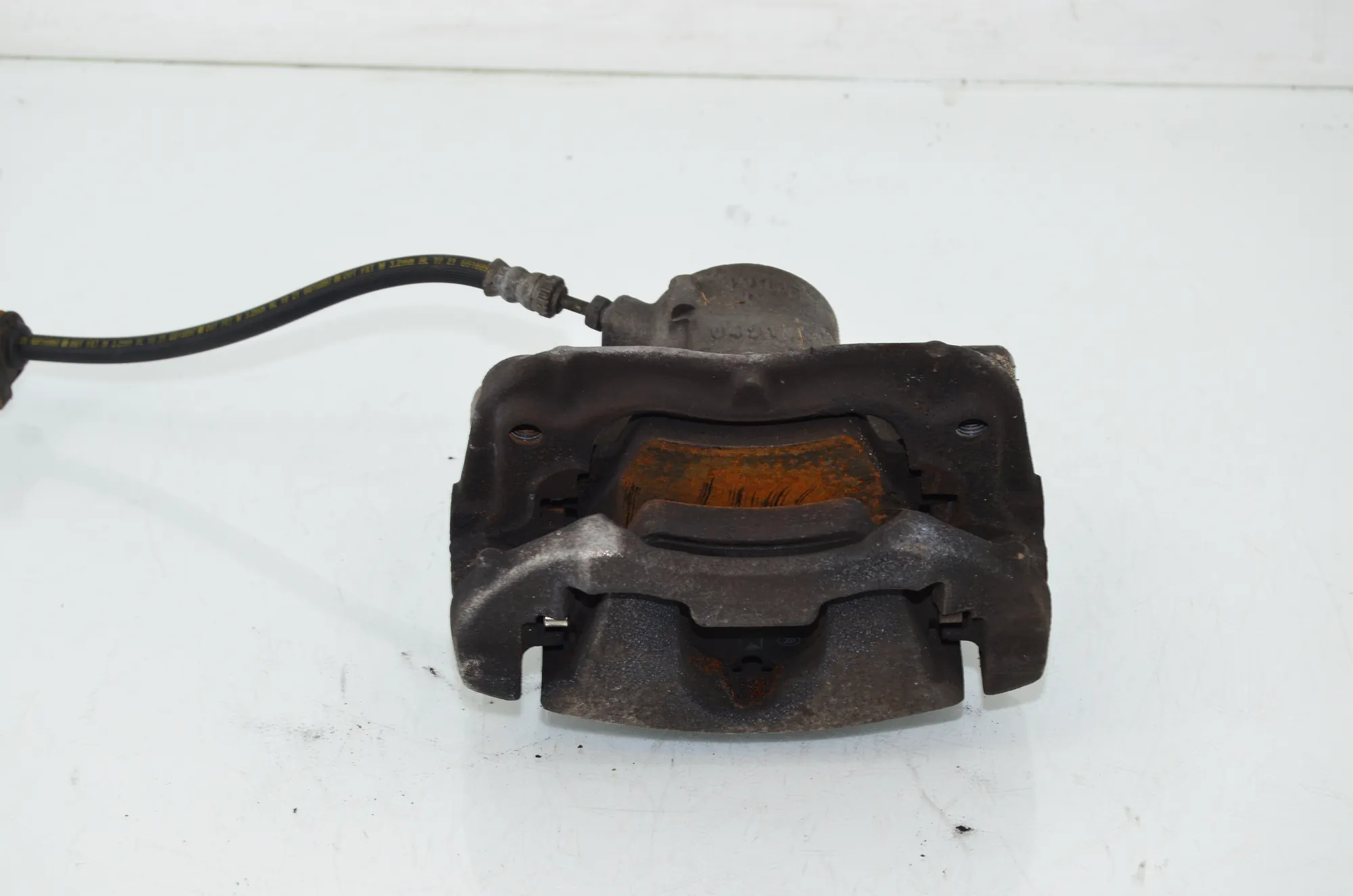 Front Right Brake Caliper – OEM 6860266 · BMW BMW 2 Coupe (G42, G87) 2021 – 3