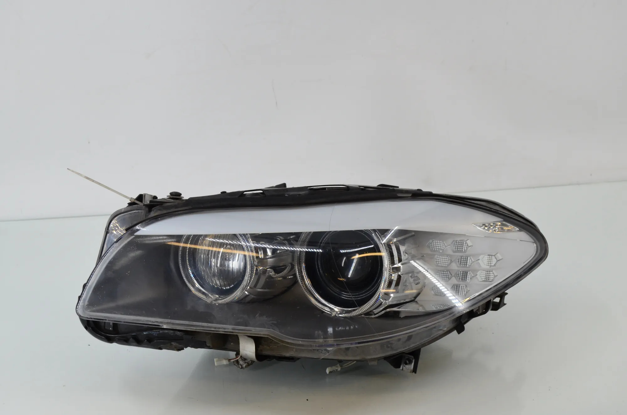 Front Left Headlight – OEM 7271907 · BMW 5 Touring (F11) 530 d xDrive 2011