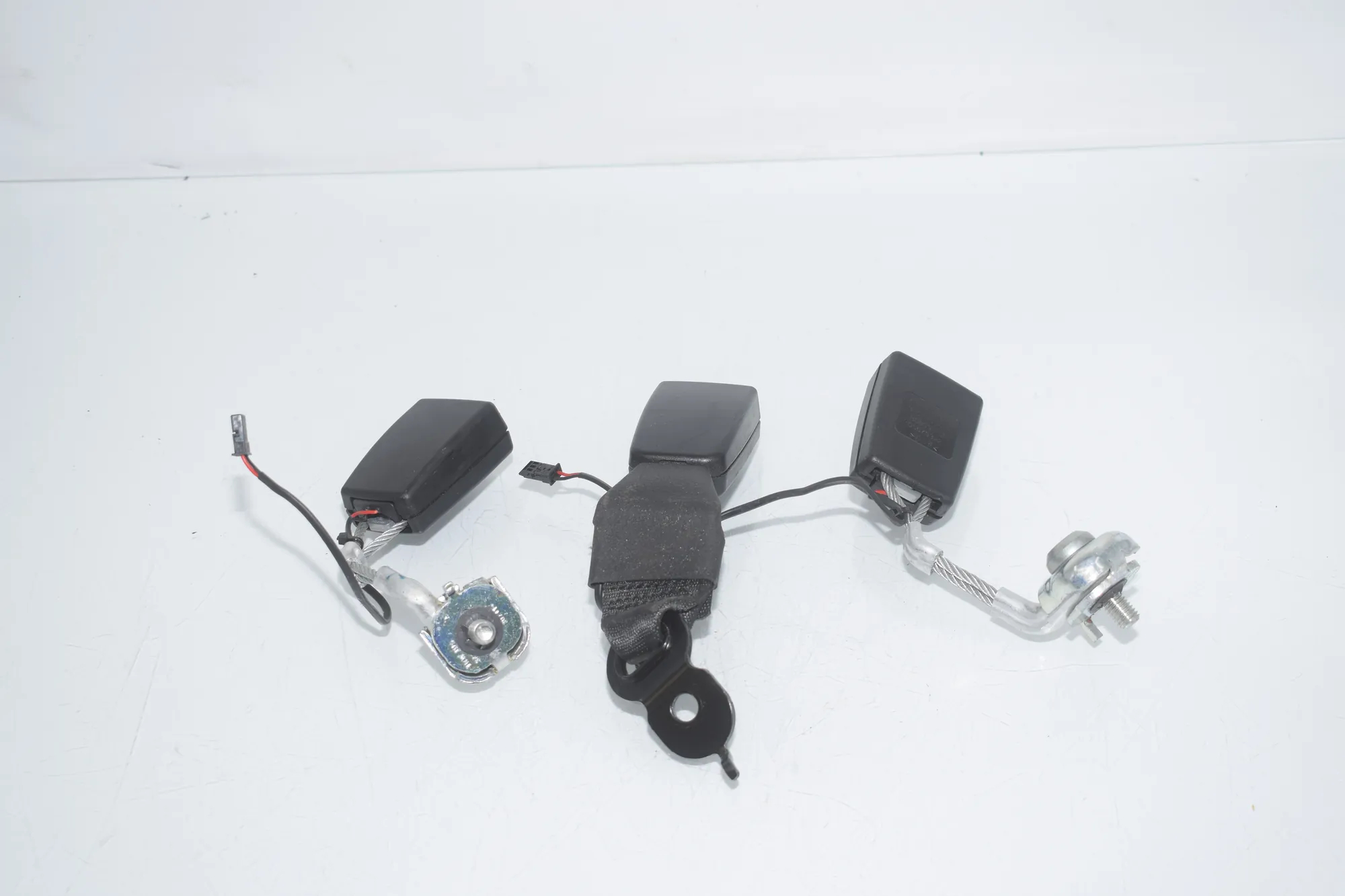 Rear Right Seat Buckle – OEM 7243274 · BMW 5 Touring (F11) 530 d xDrive 2011