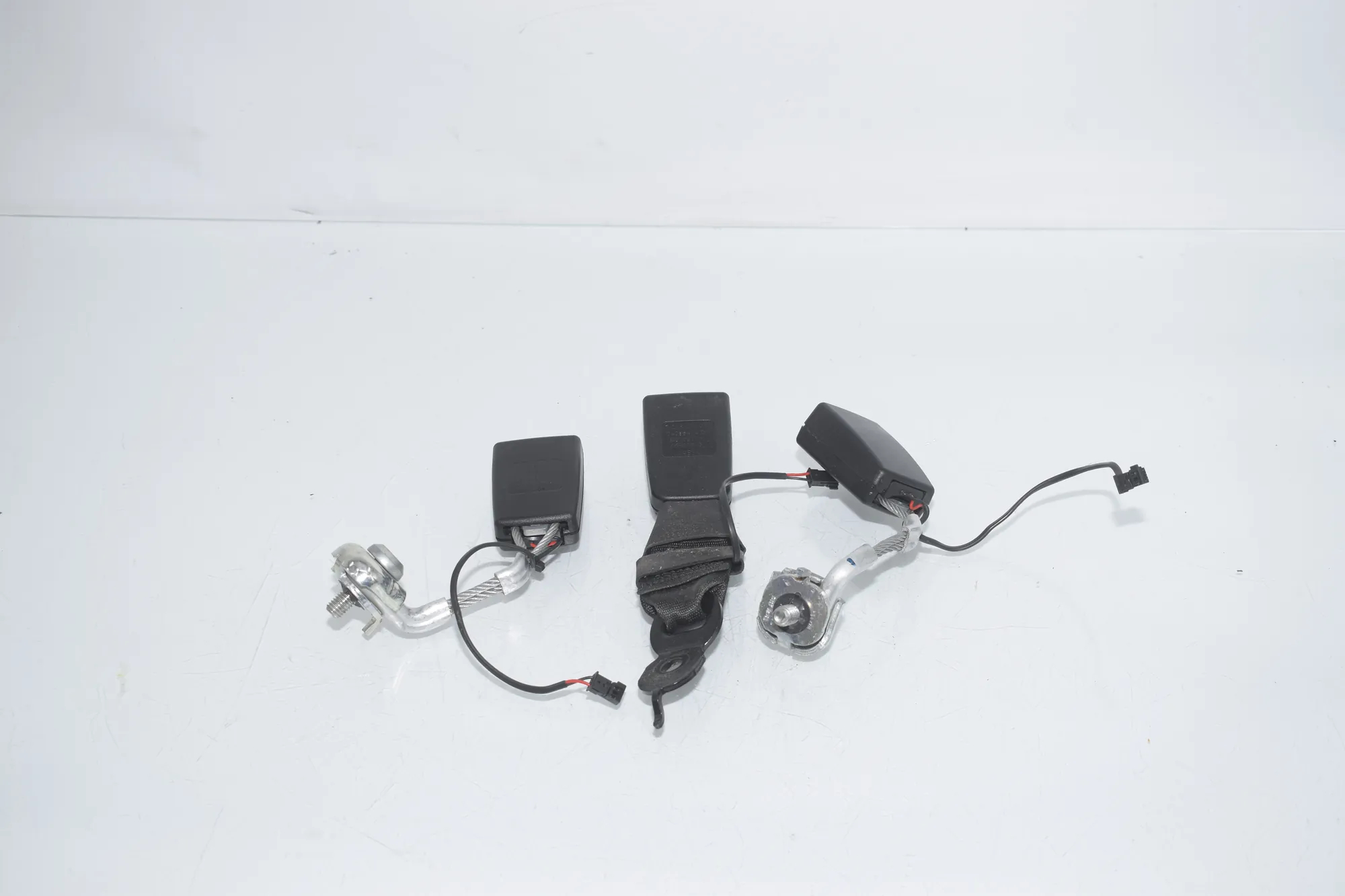 Rear Right Seat Buckle – OEM 7243274 · BMW 5 Touring (F11) 530 d xDrive 2011 – 2